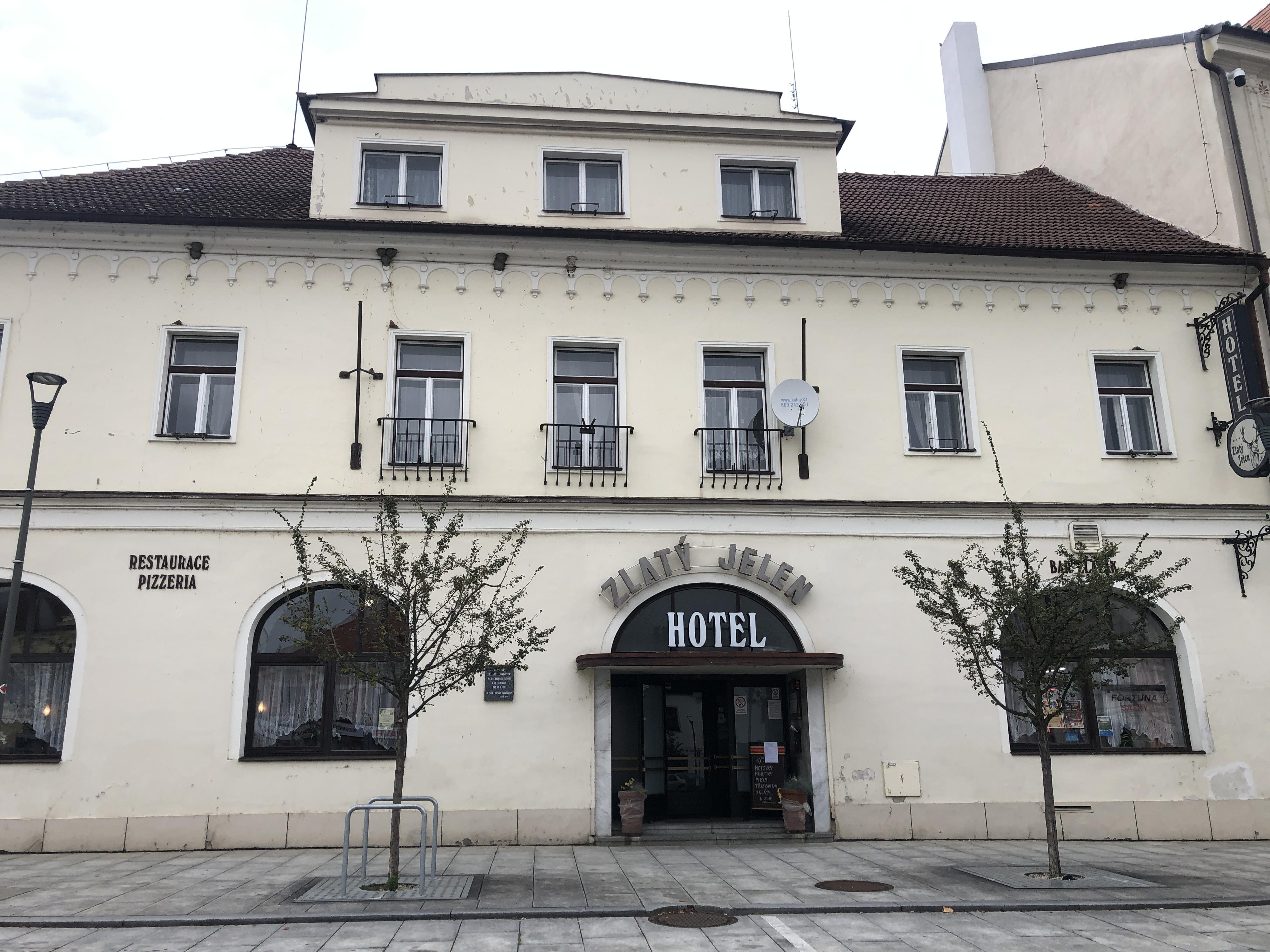 Restaurace Zlatý Jelen foto 3