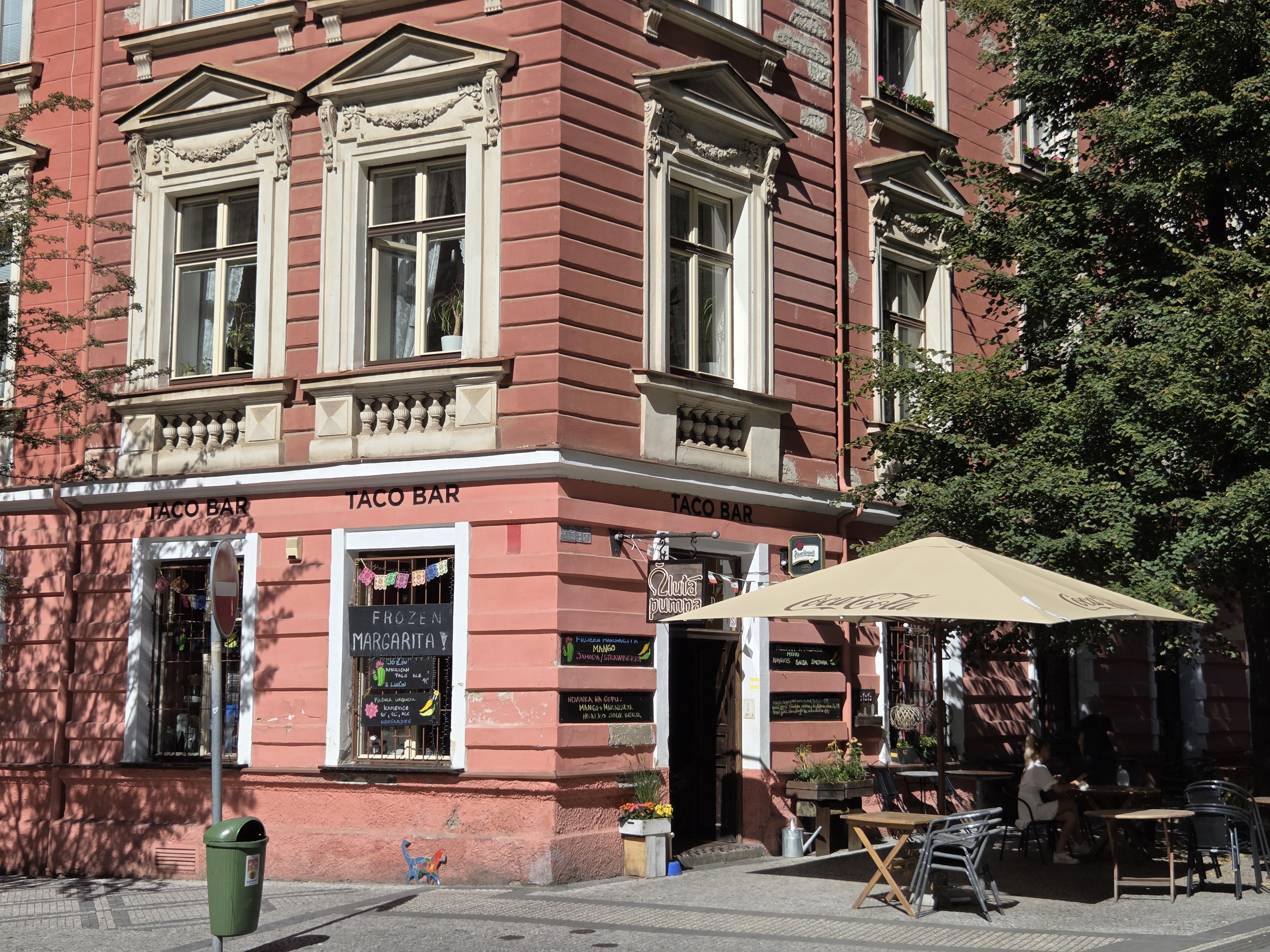 Kafé-Bar Žlutá pumpa foto 3