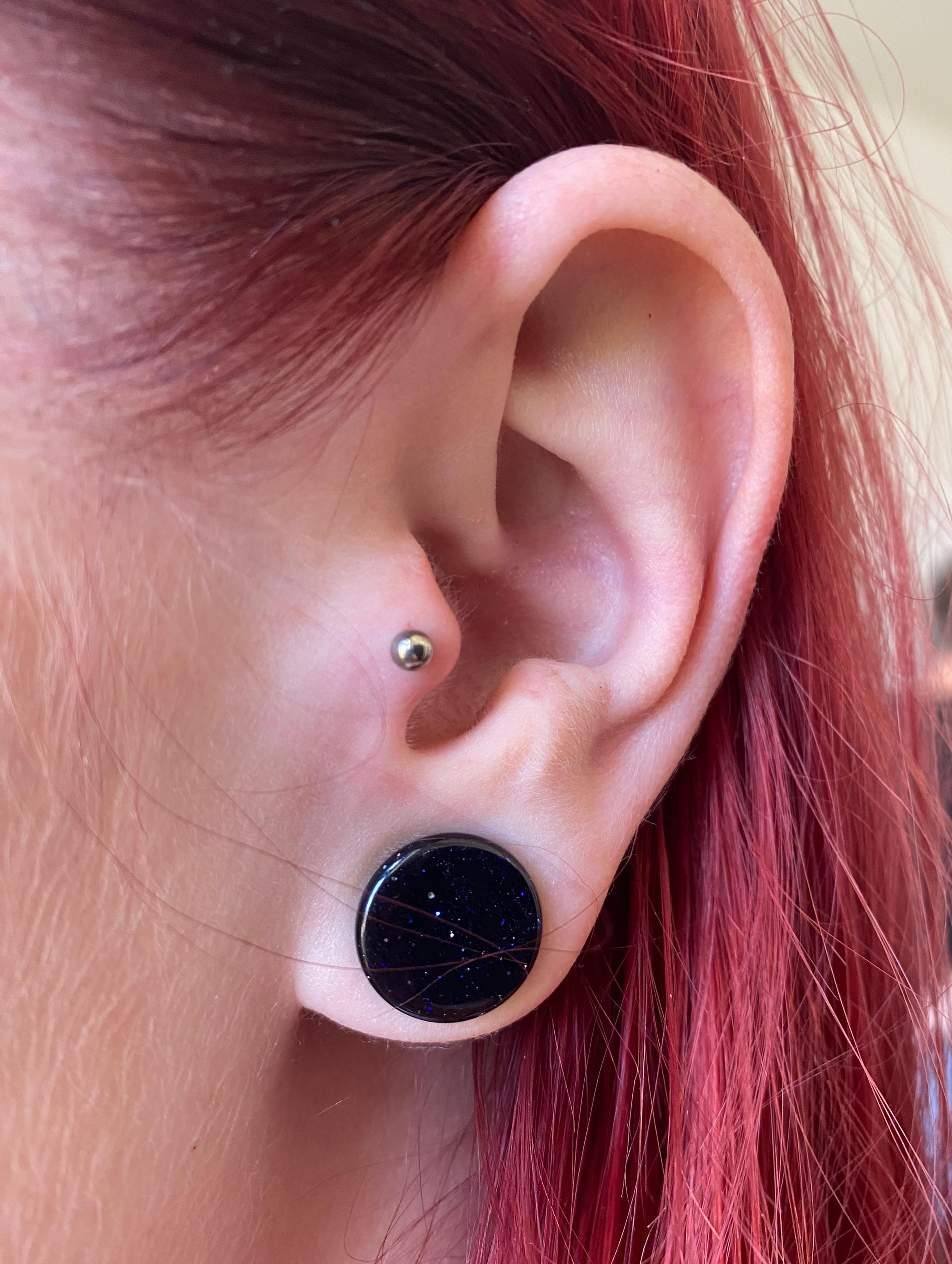 Aplikace piercingu