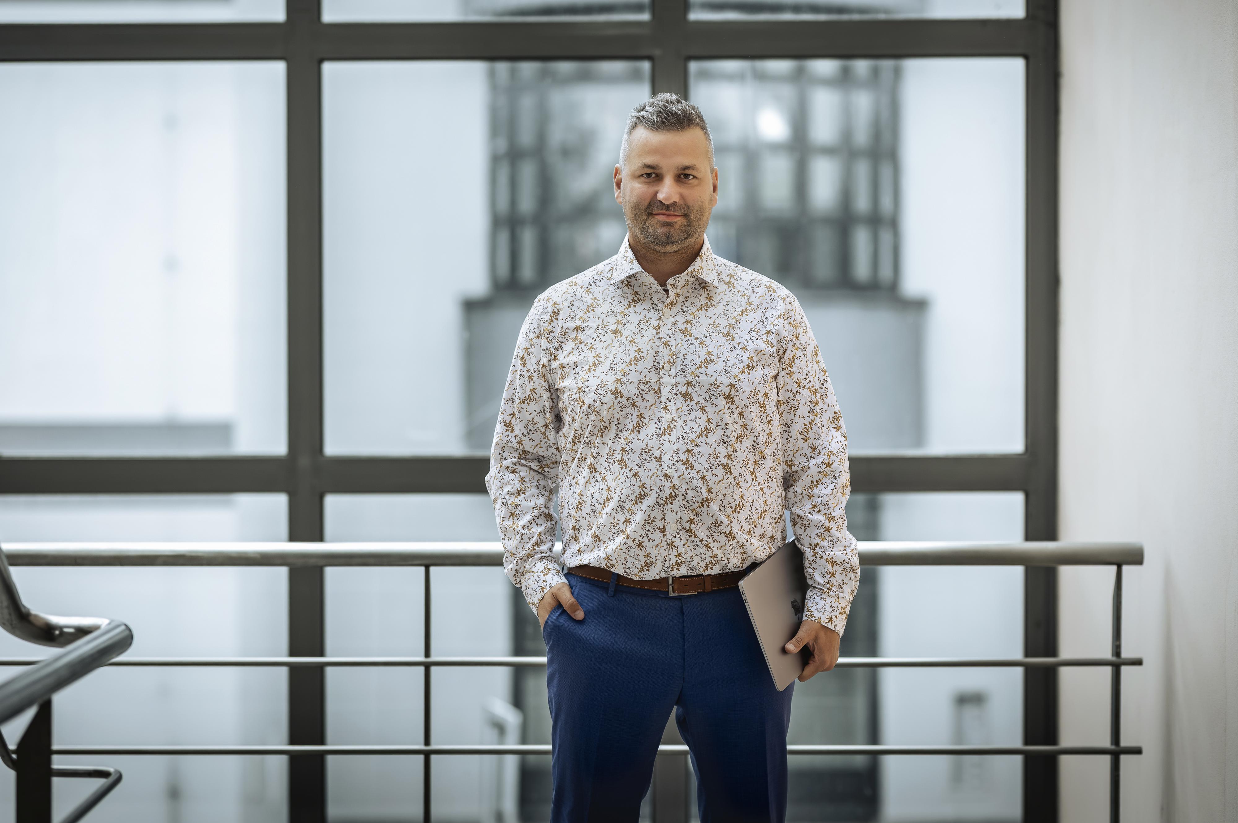 ŠIMONČÍK reality, partner Justo