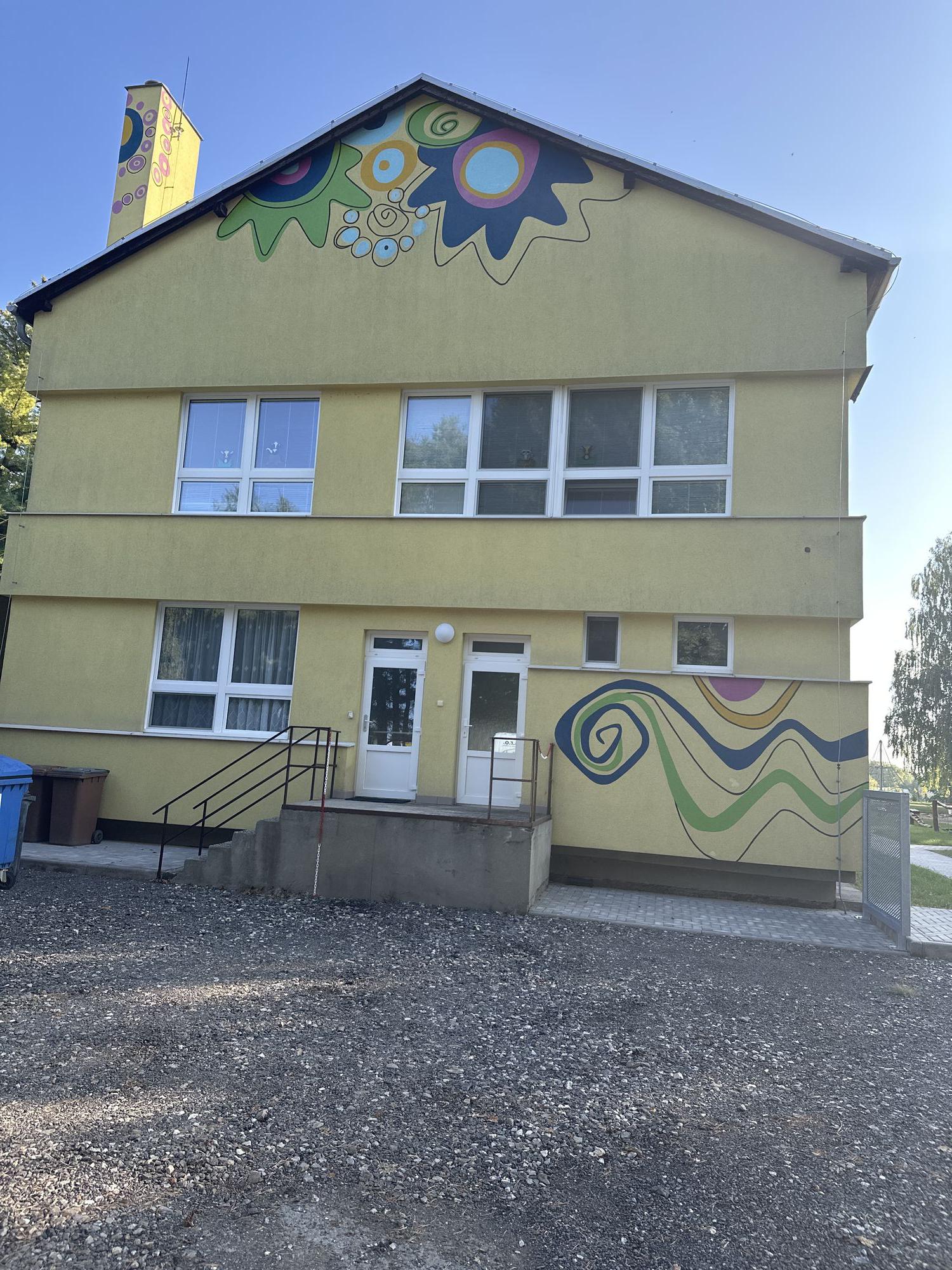 ZŠ a MŠ Náklo - školní jídelna foto 2