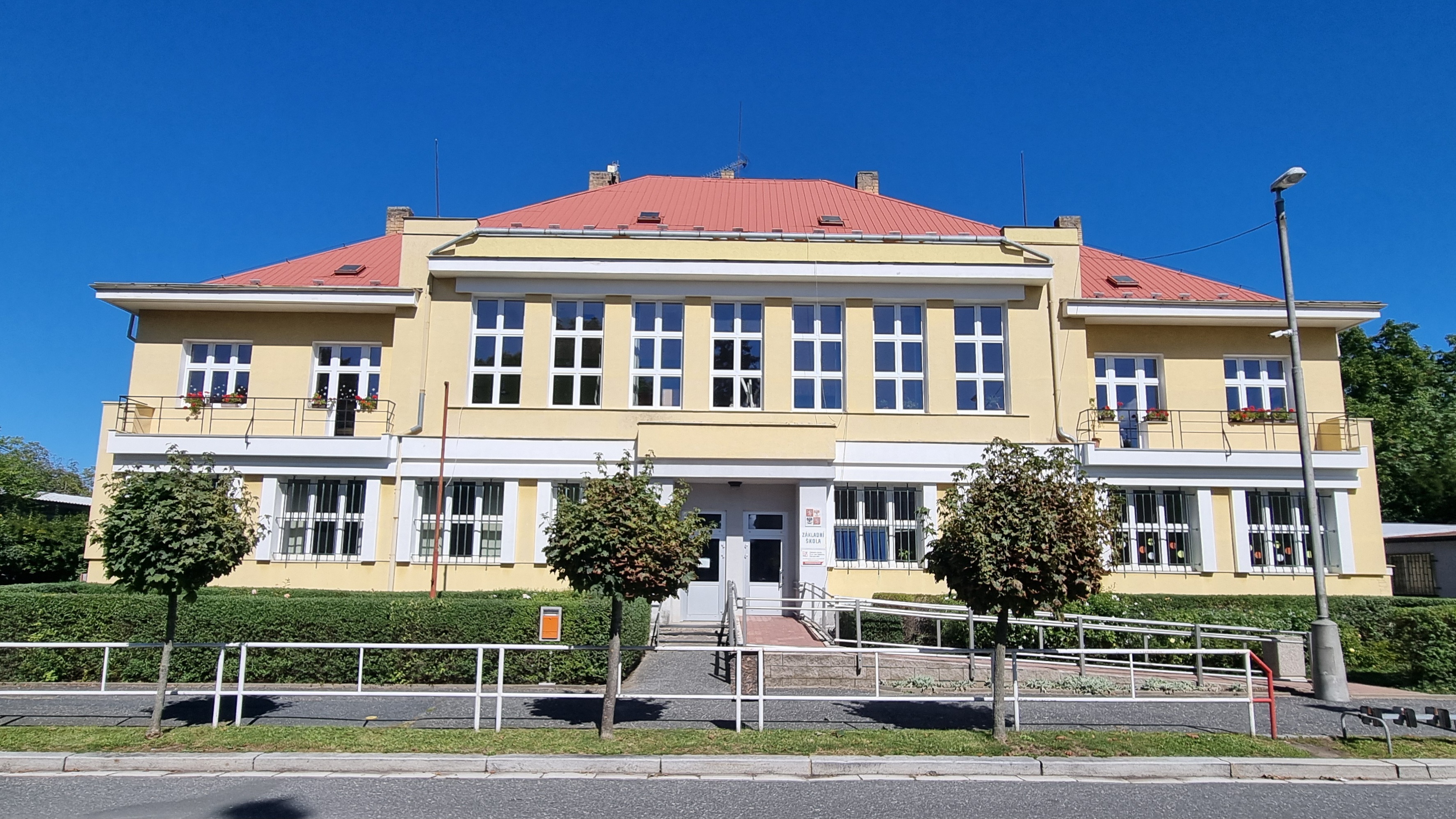 Pošta Uhlířské Janovice foto 3