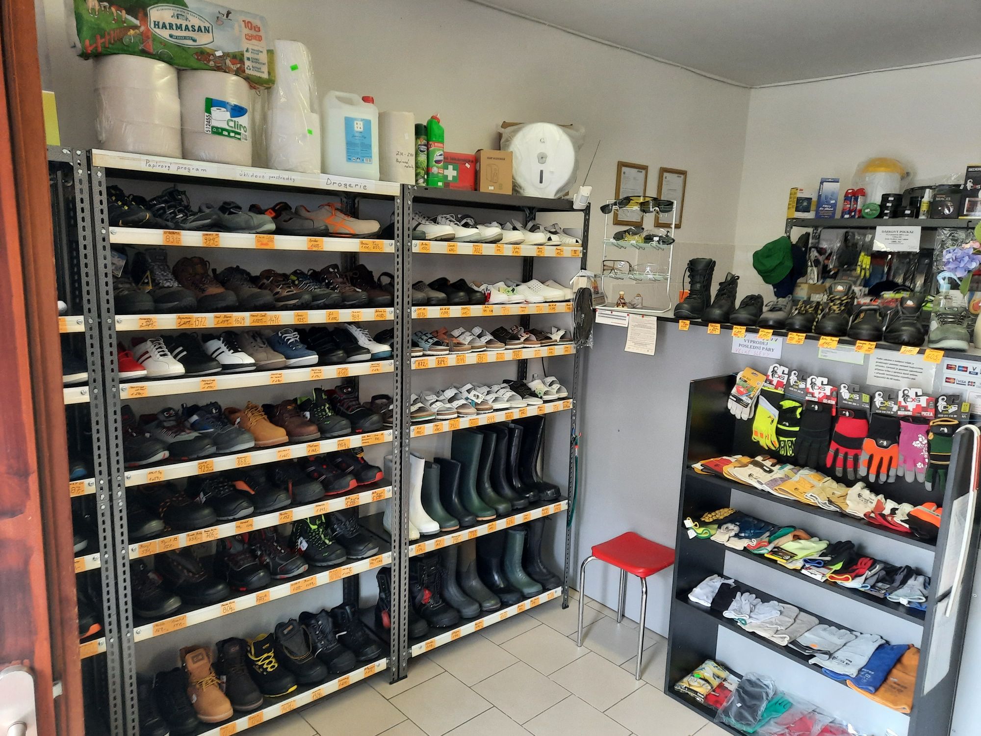 Textile Care Service - DVŮR KRÁLOVÉ NAD LABEM foto 4