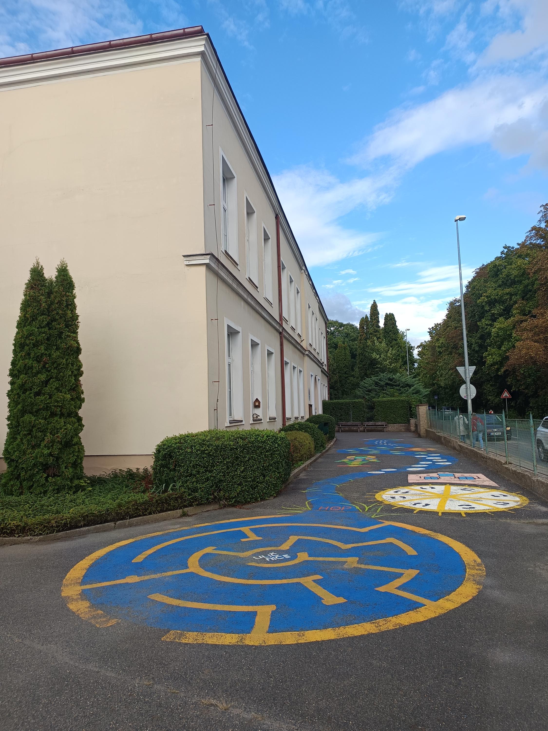 ZŠ Praha - Dolní Počernice, Národních hrdinů foto 4