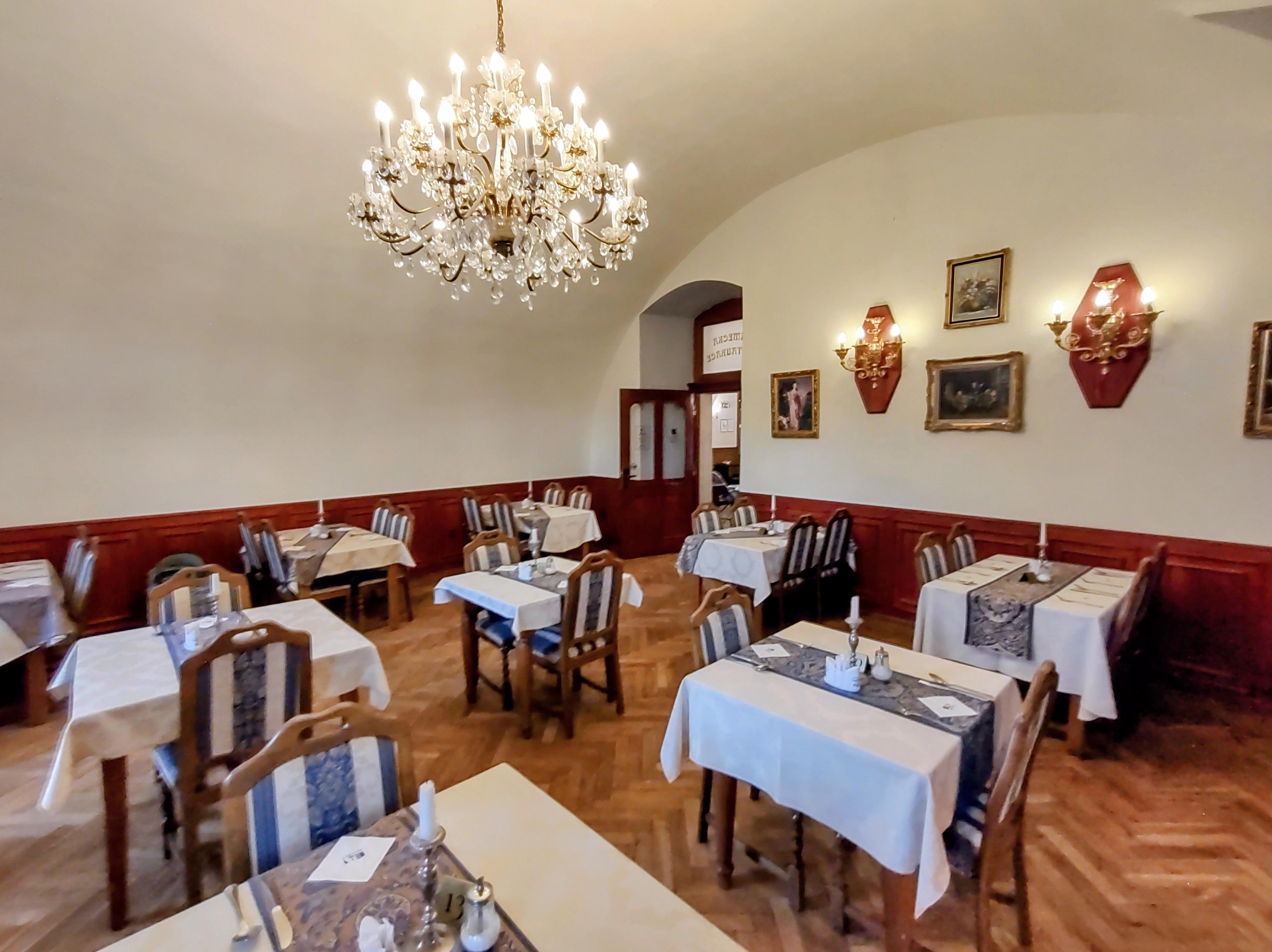 Zámecká restaurace Hrubá skála foto 5