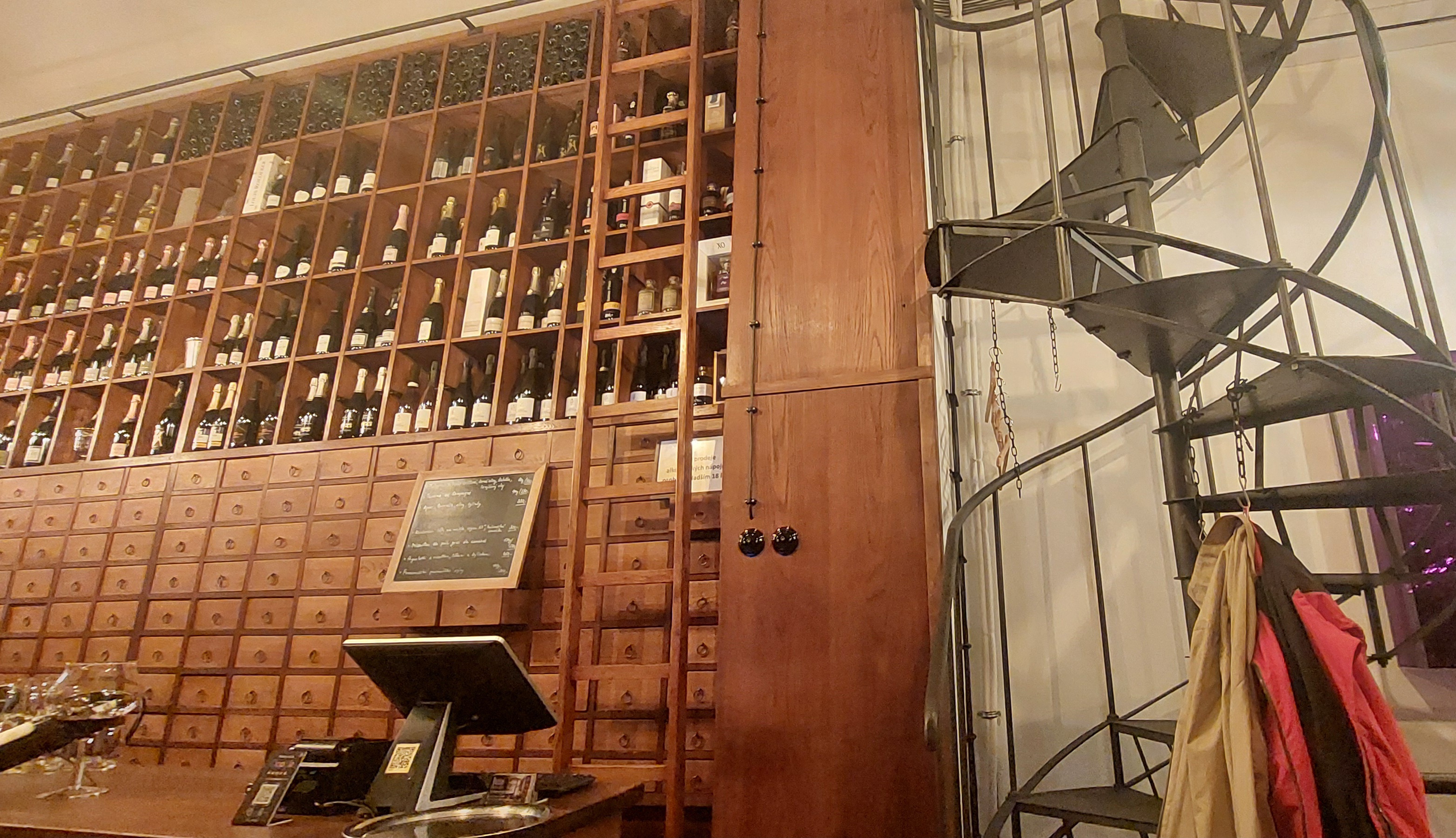 Dušní Merlot D`Or Wine Bar