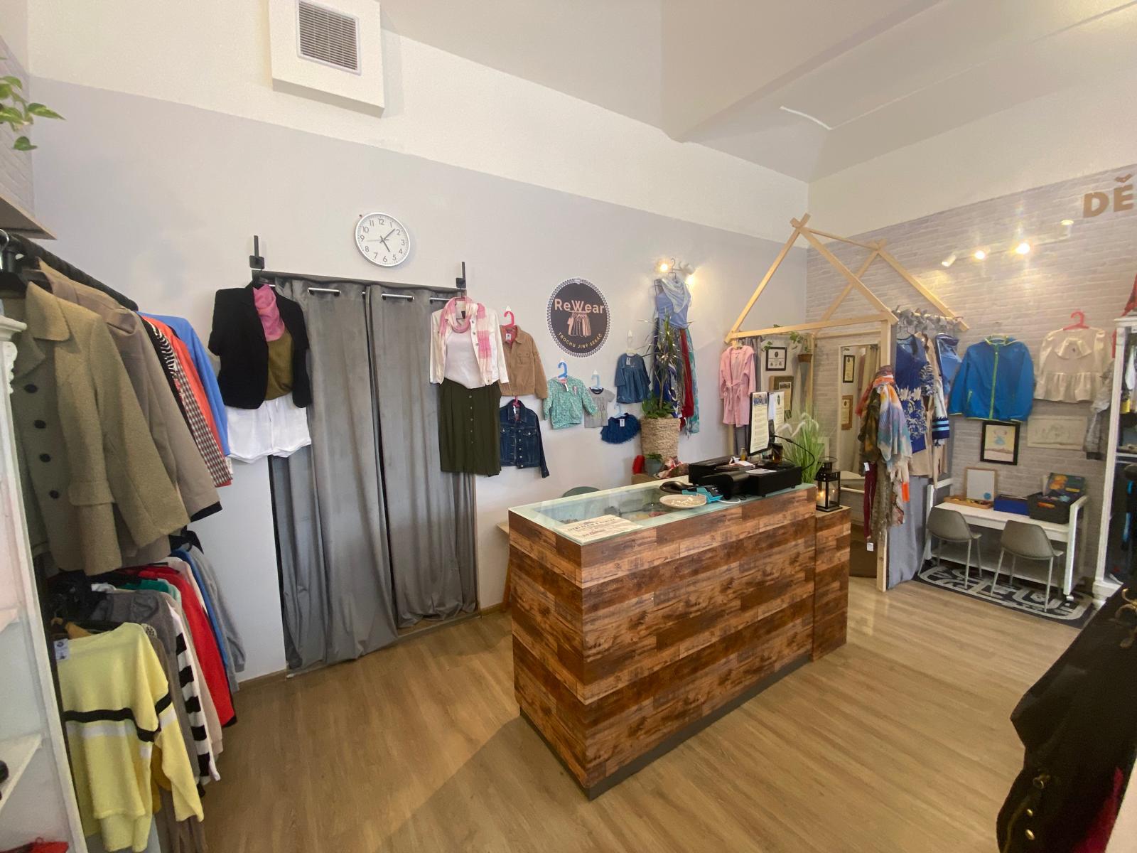 ReWear - Secondhand foto 2