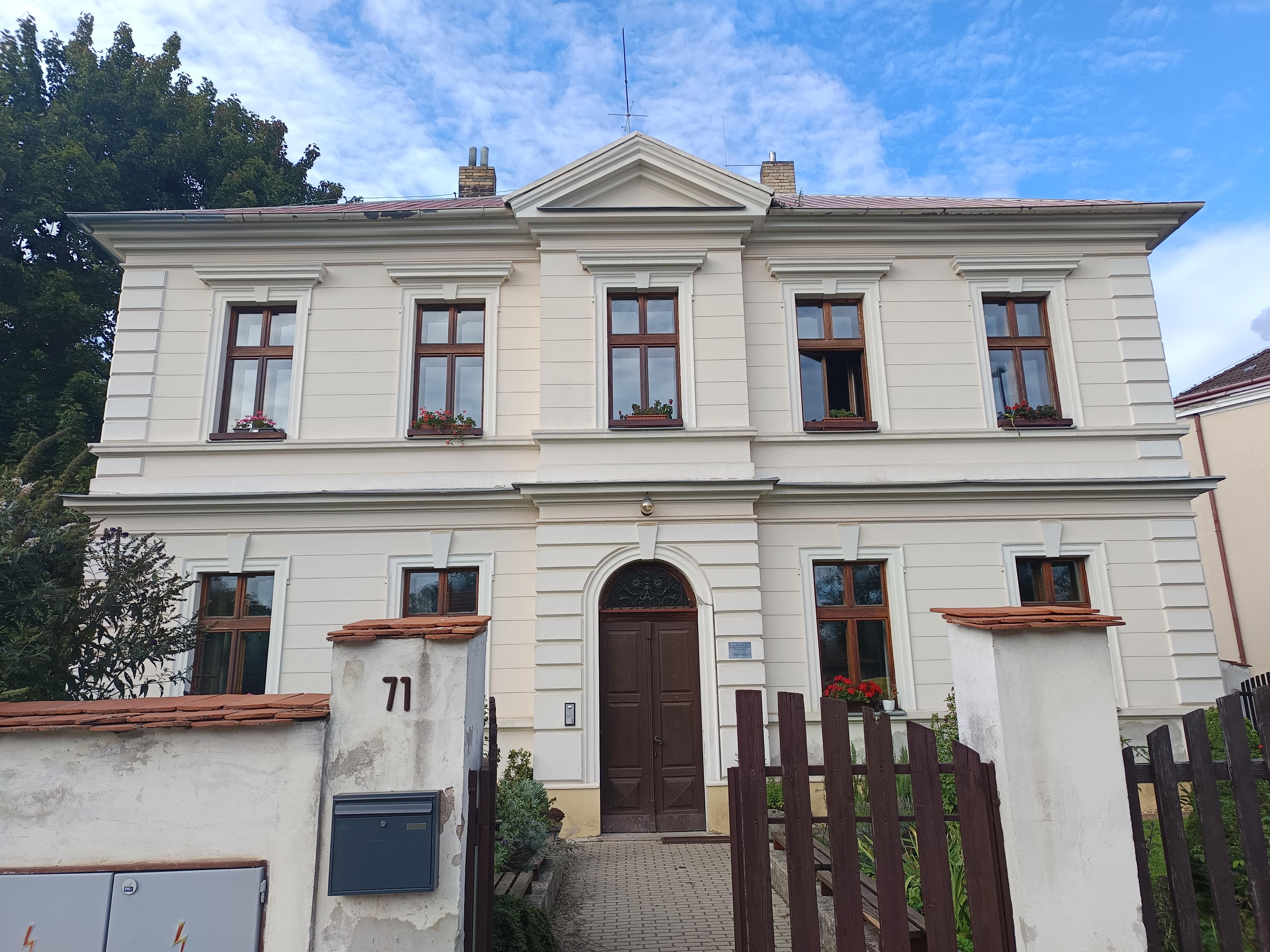 Římskokatolický farní úřad v Praze - Dolních Počernicích foto 4