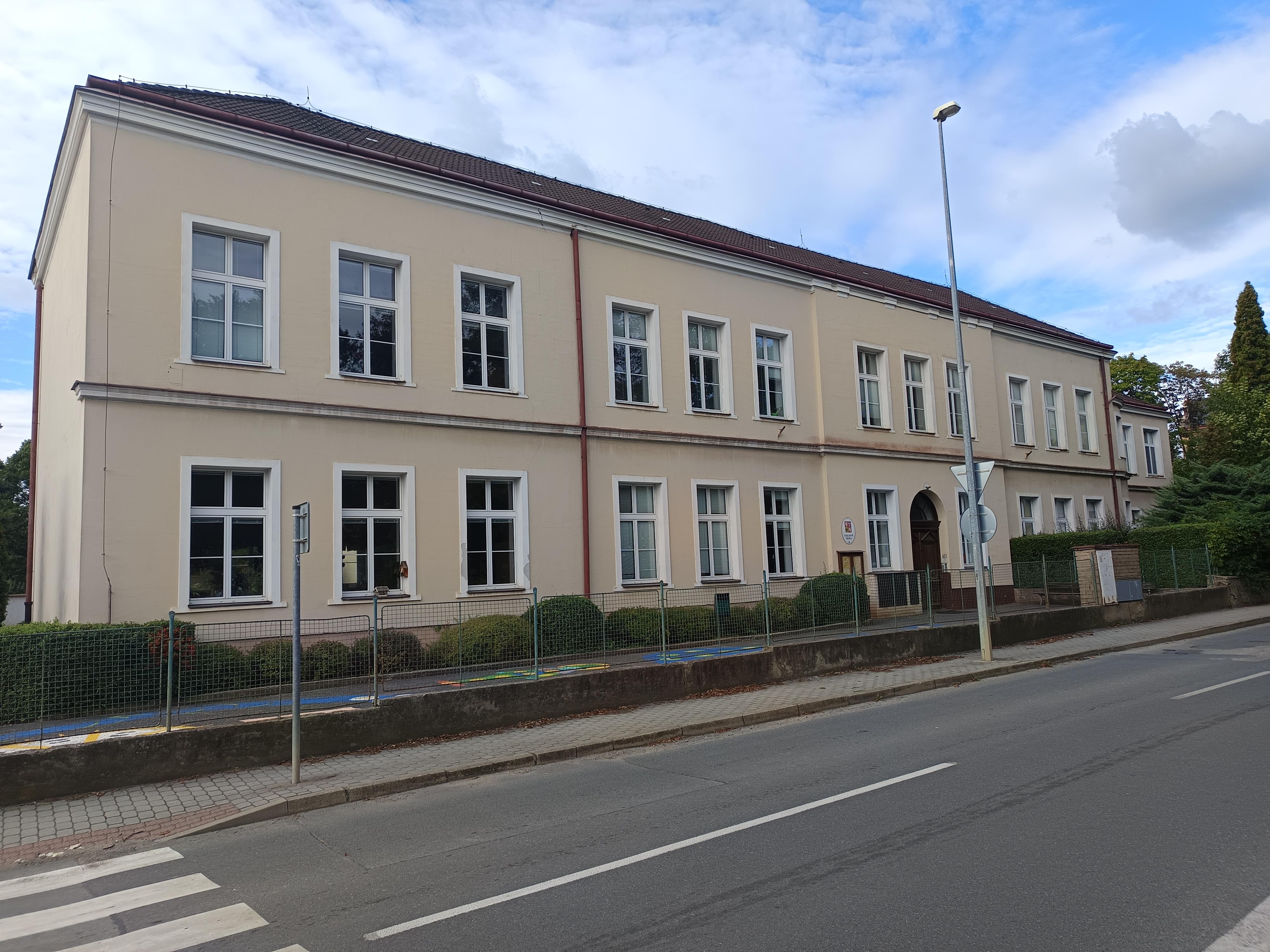 ZŠ Praha - Dolní Počernice, Národních hrdinů foto 3