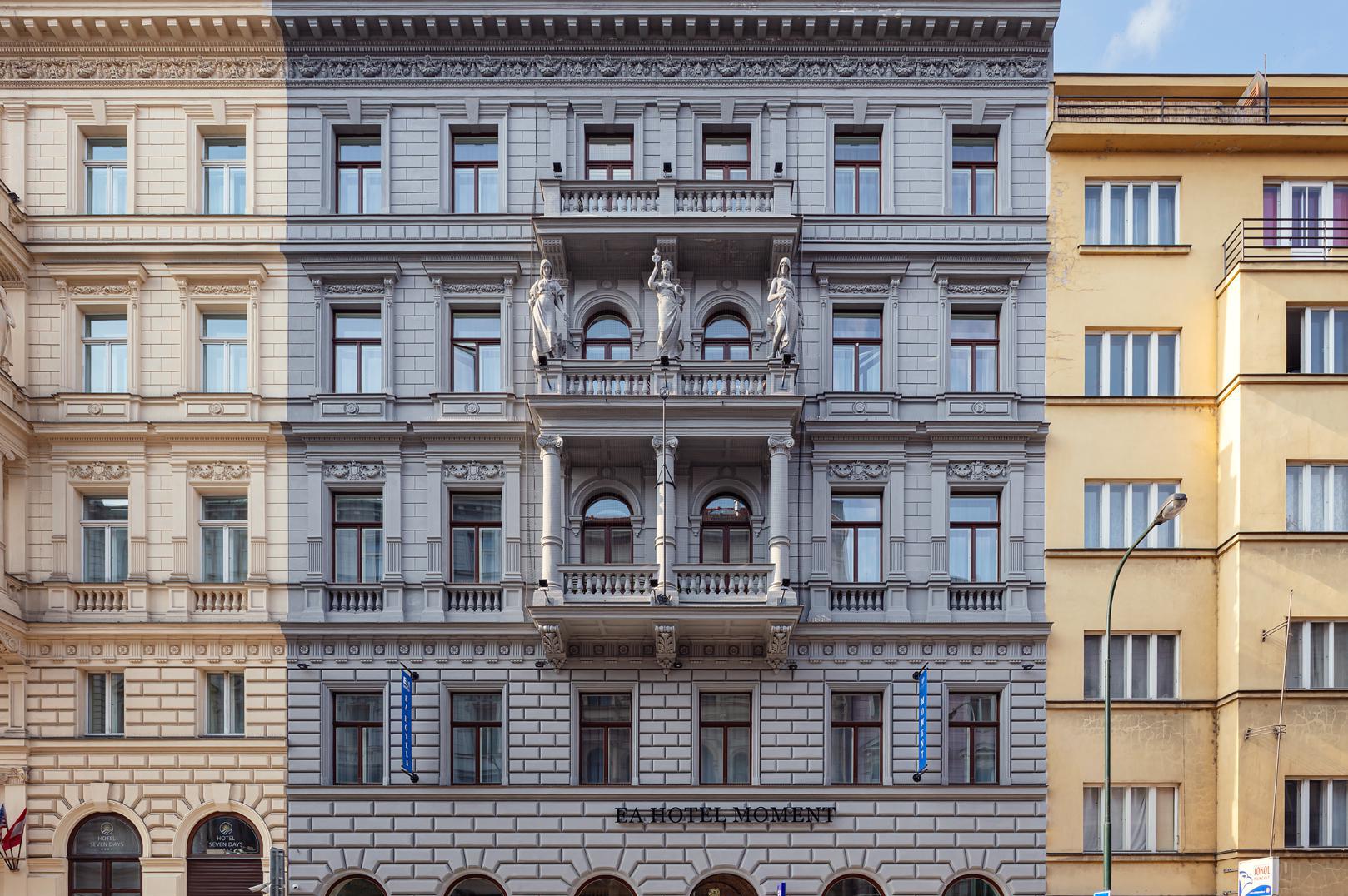 EA Hotel Moment Self Check-In