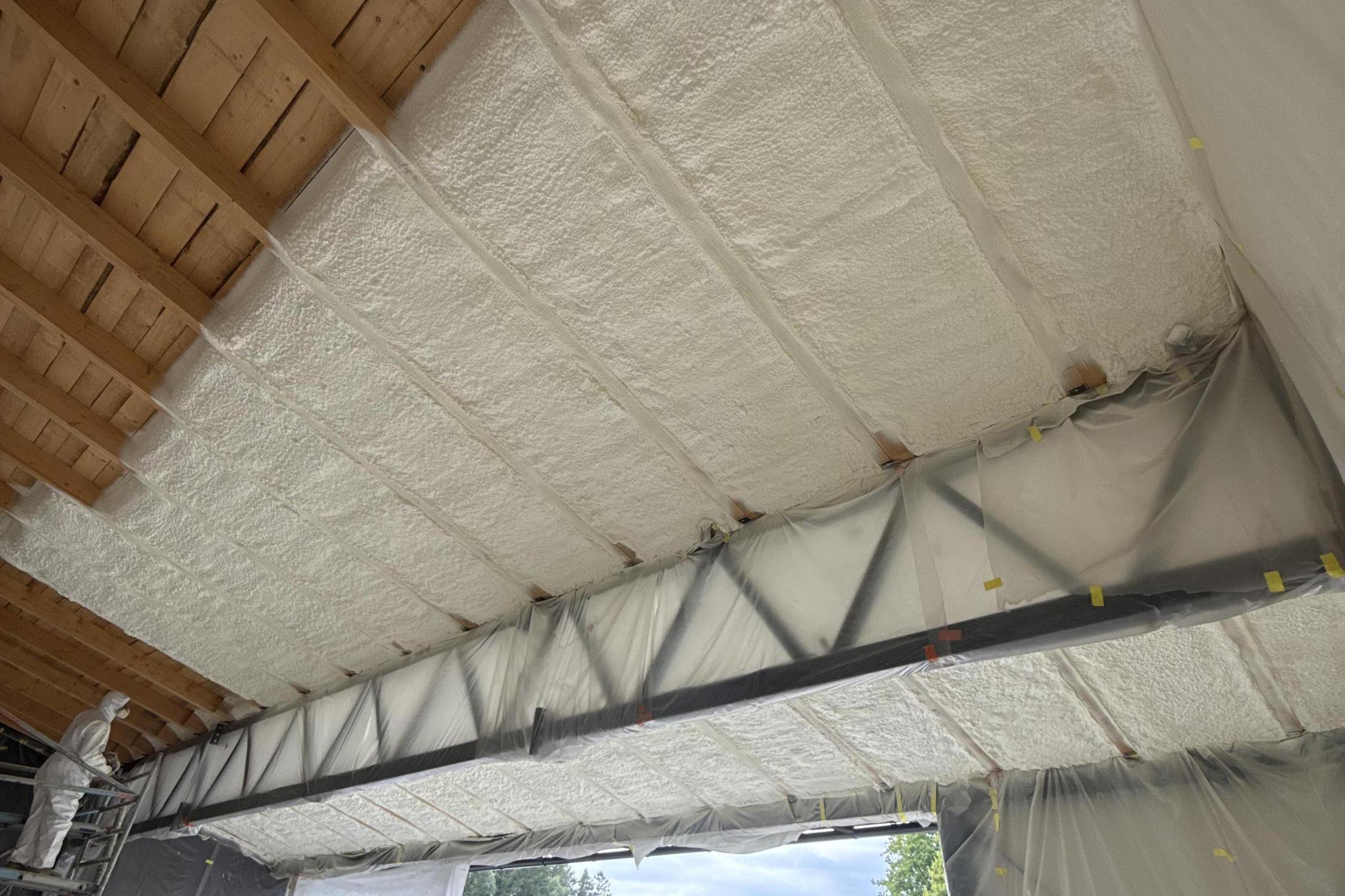 Stříkaná izolace / Muskox s.r.o.