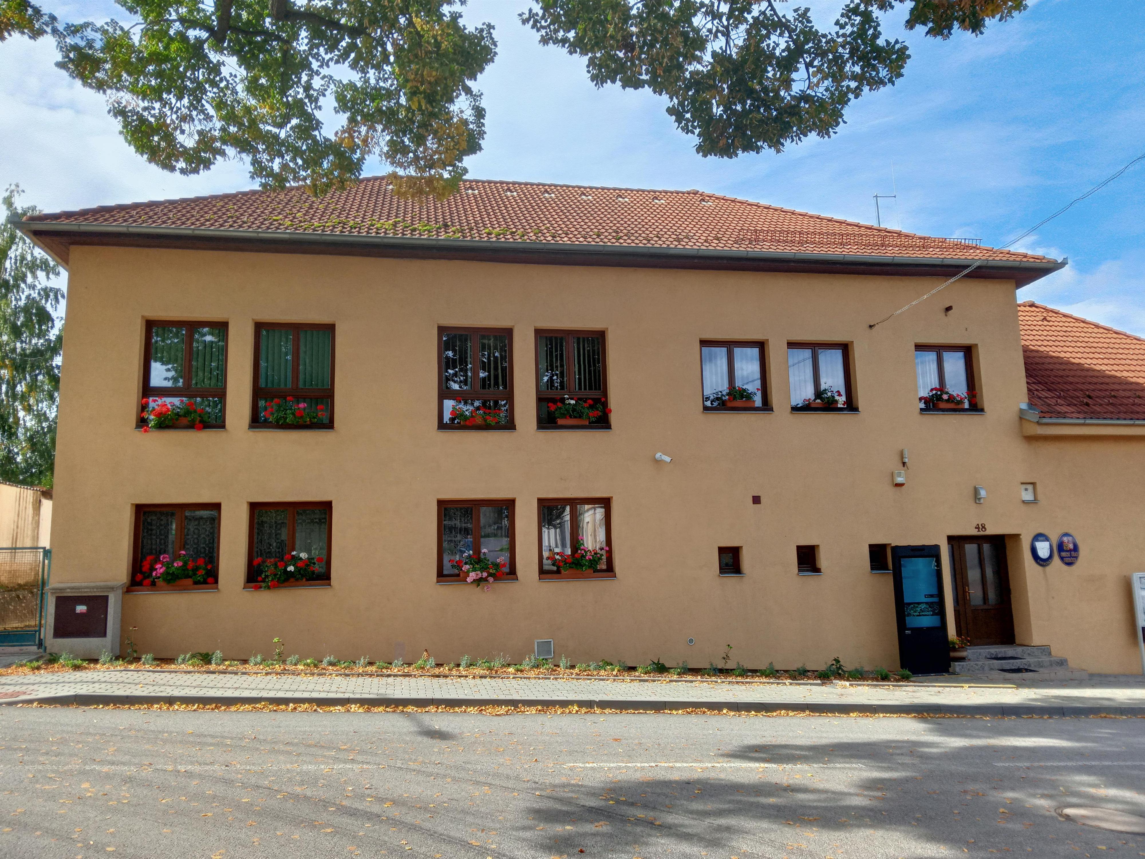 Uherčice - obecní úřad foto 4