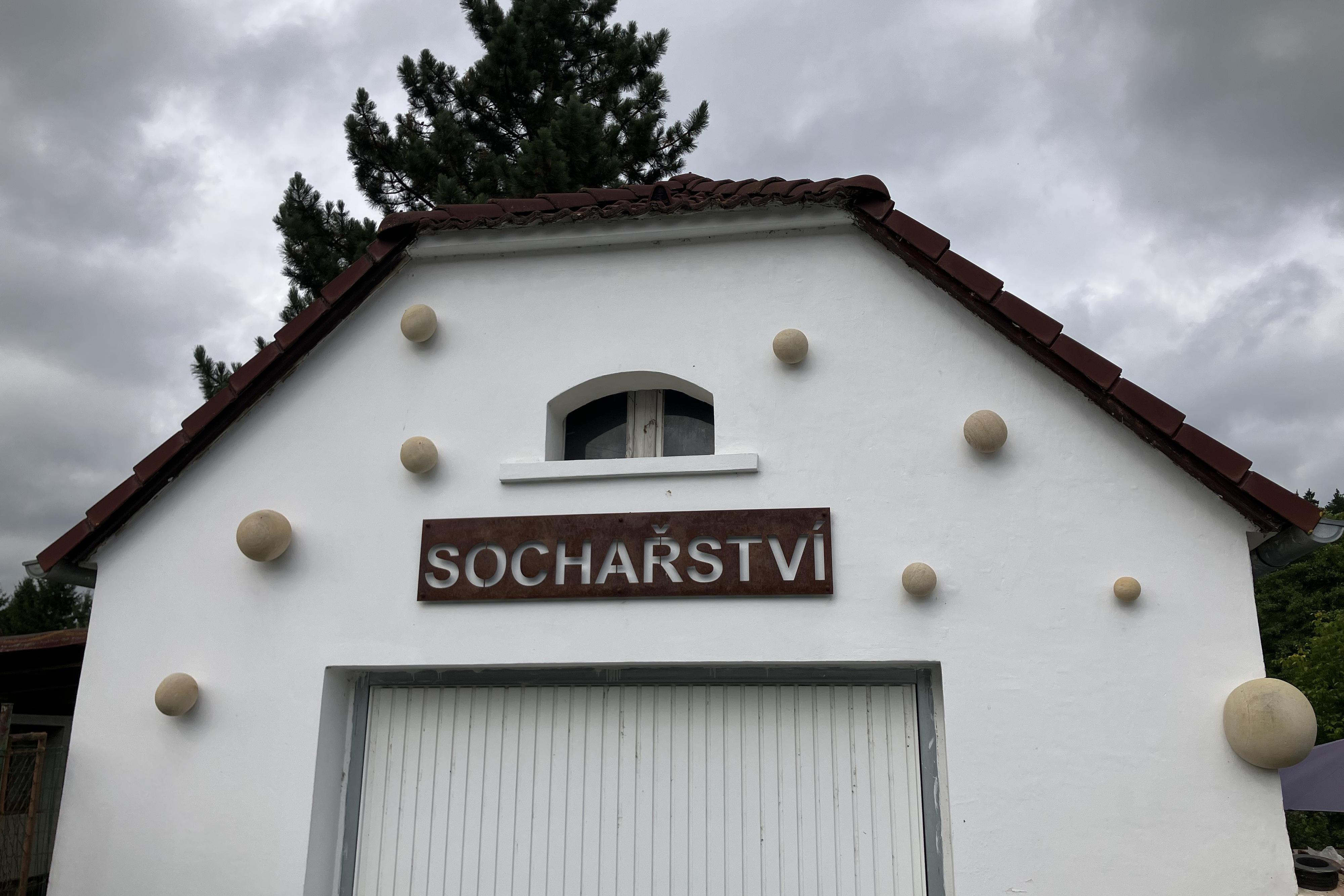 Sochař Lukáš  Řezníček