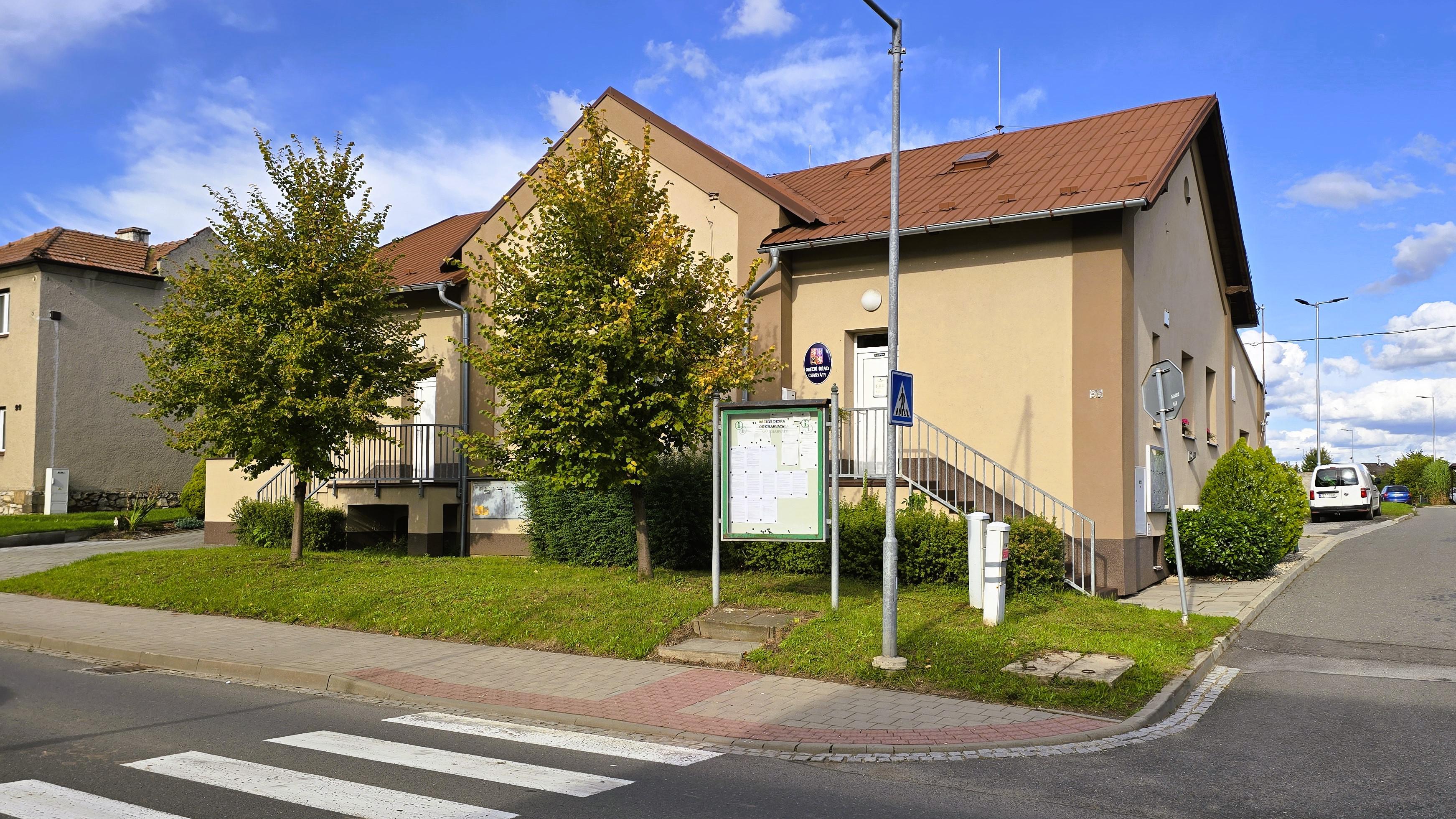 Charváty - obecní úřad foto 4