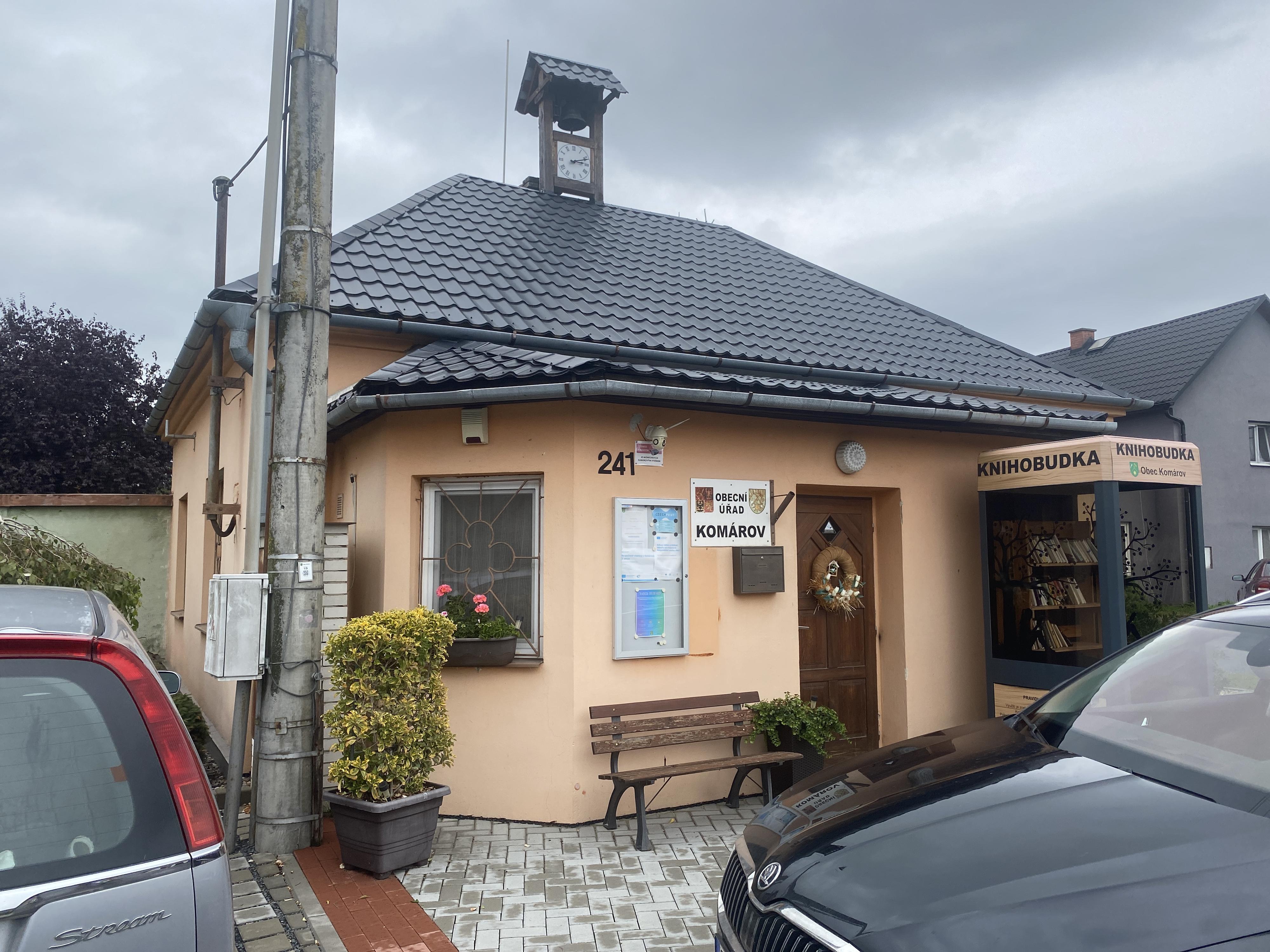 Komárov - obecní úřad foto 2