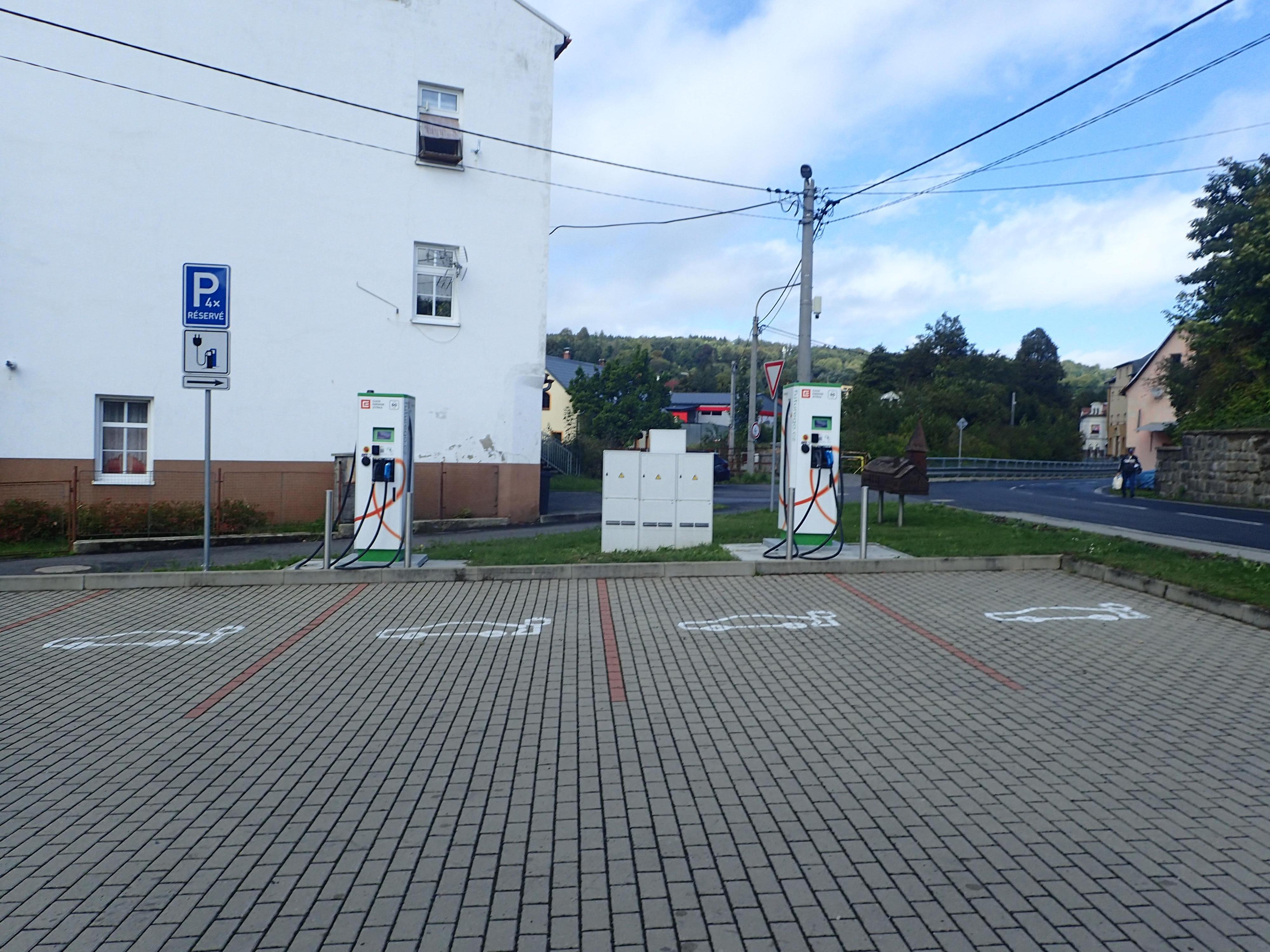 Dobíjecí stanice ČEZ