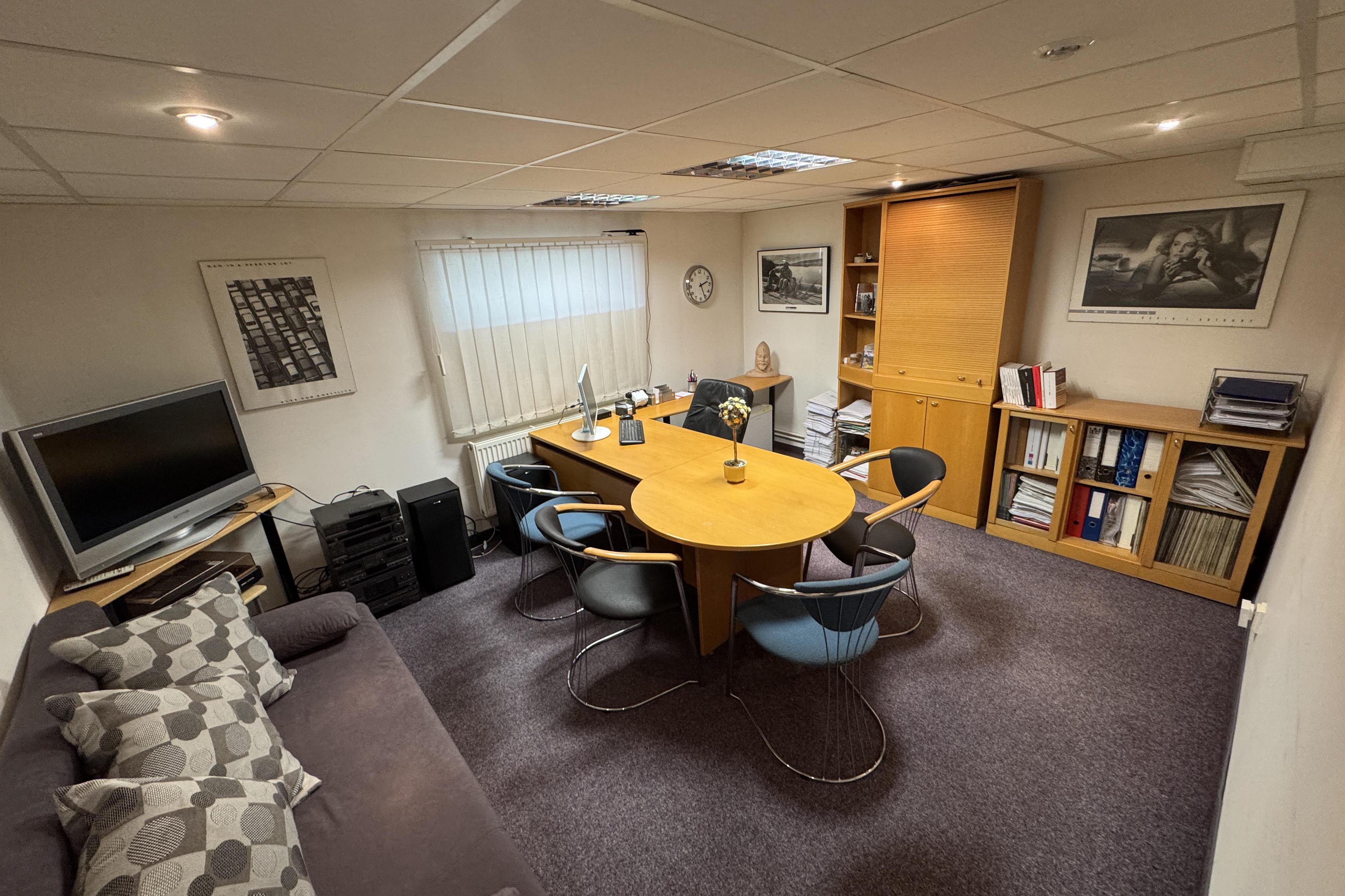 JUDr. Petr Živěla, advokát foto 2