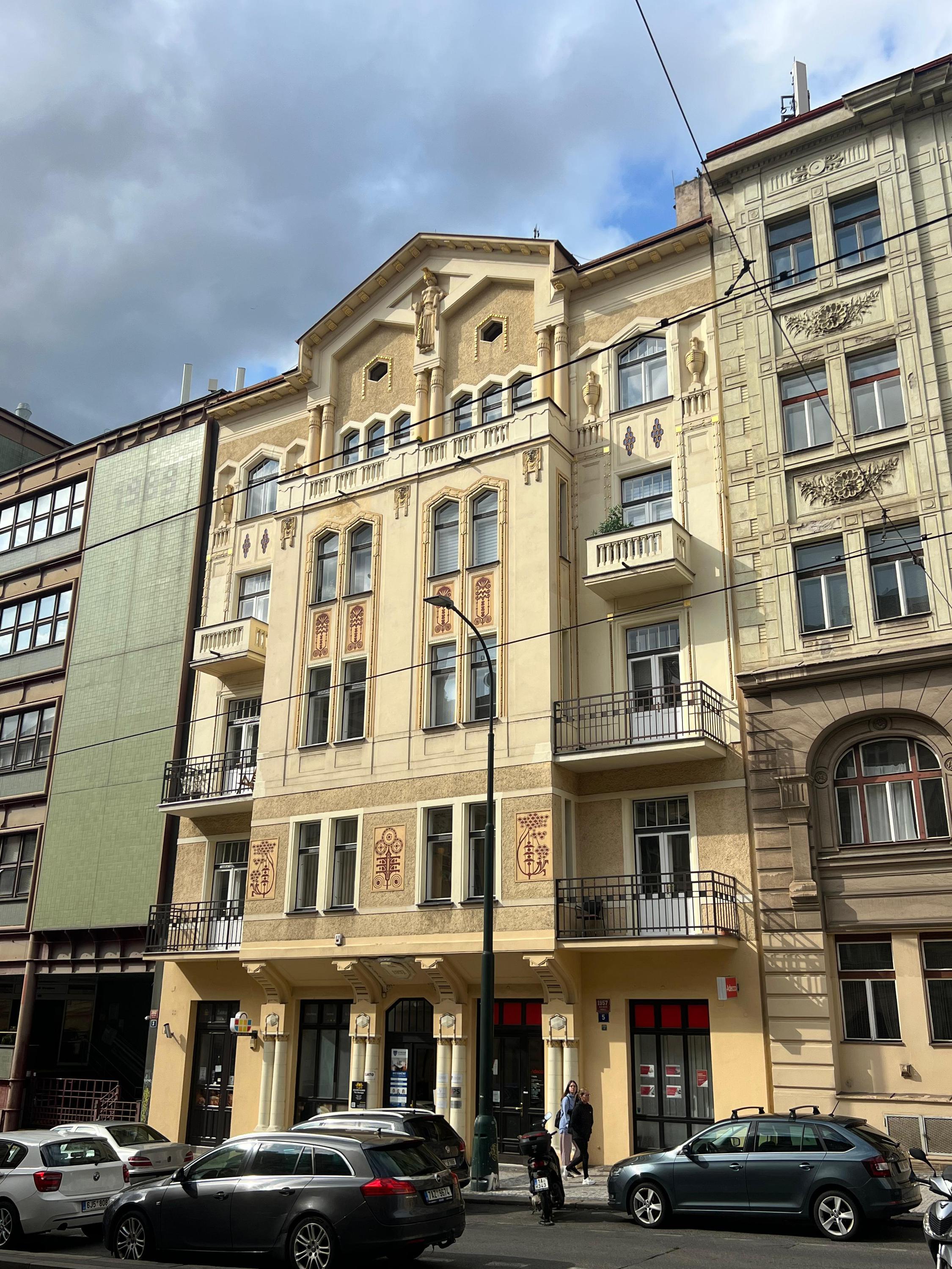 CENTURY 21 Birdie reality - NextRound foto 1