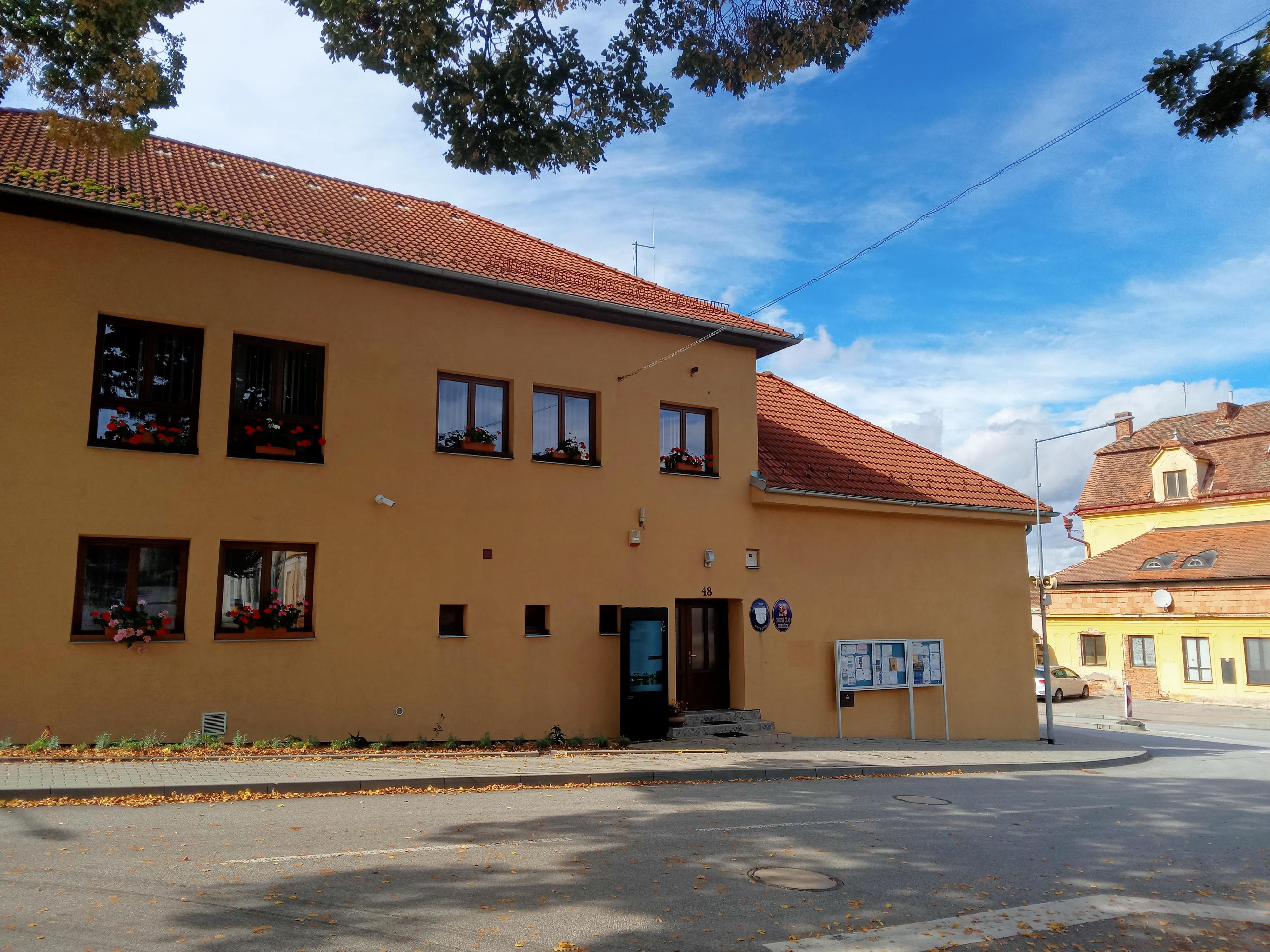 Uherčice - obecní úřad foto 2