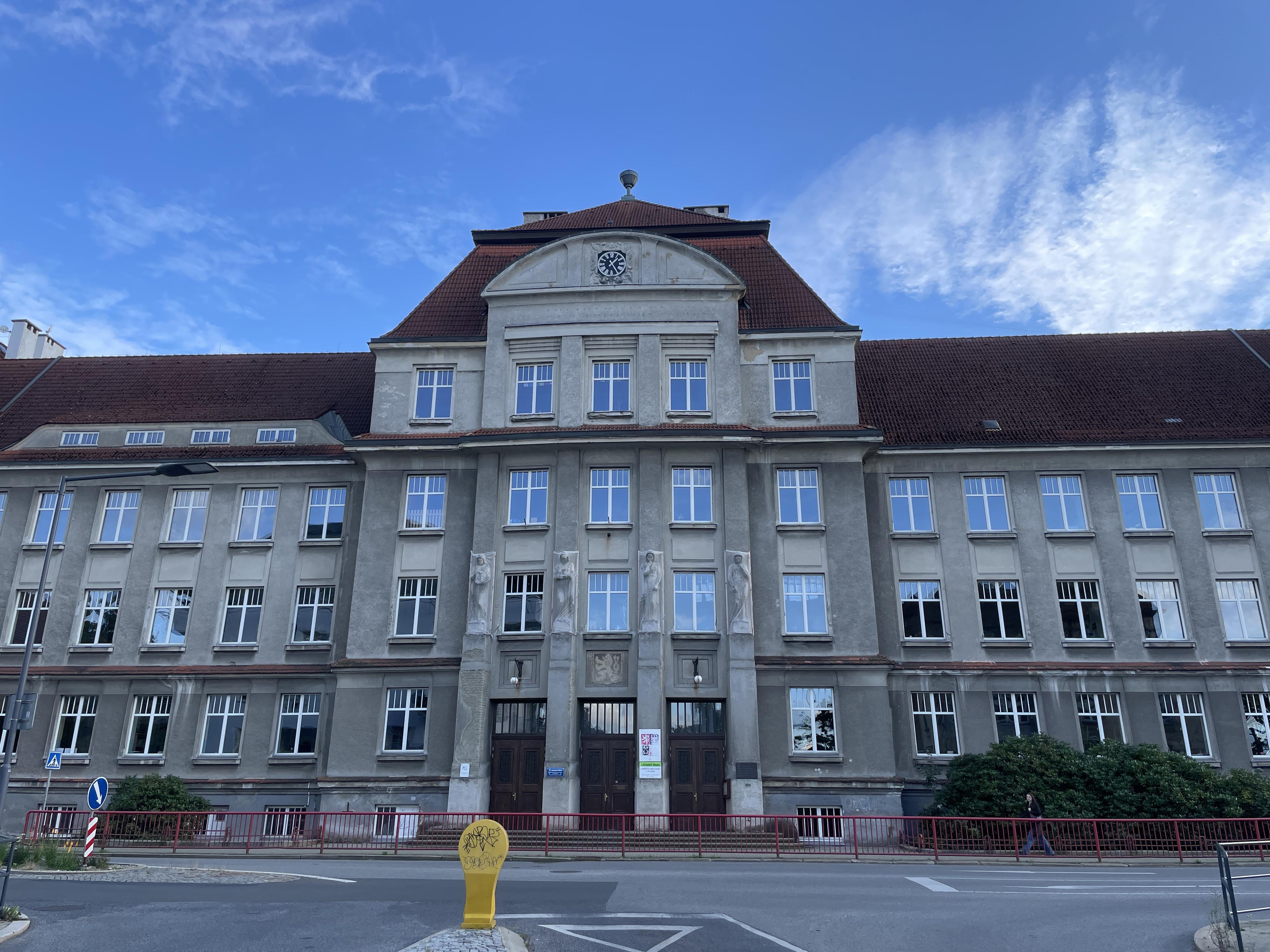 ZŠ s rozšířenou výukou jazyků, Liberec, Husova foto 4