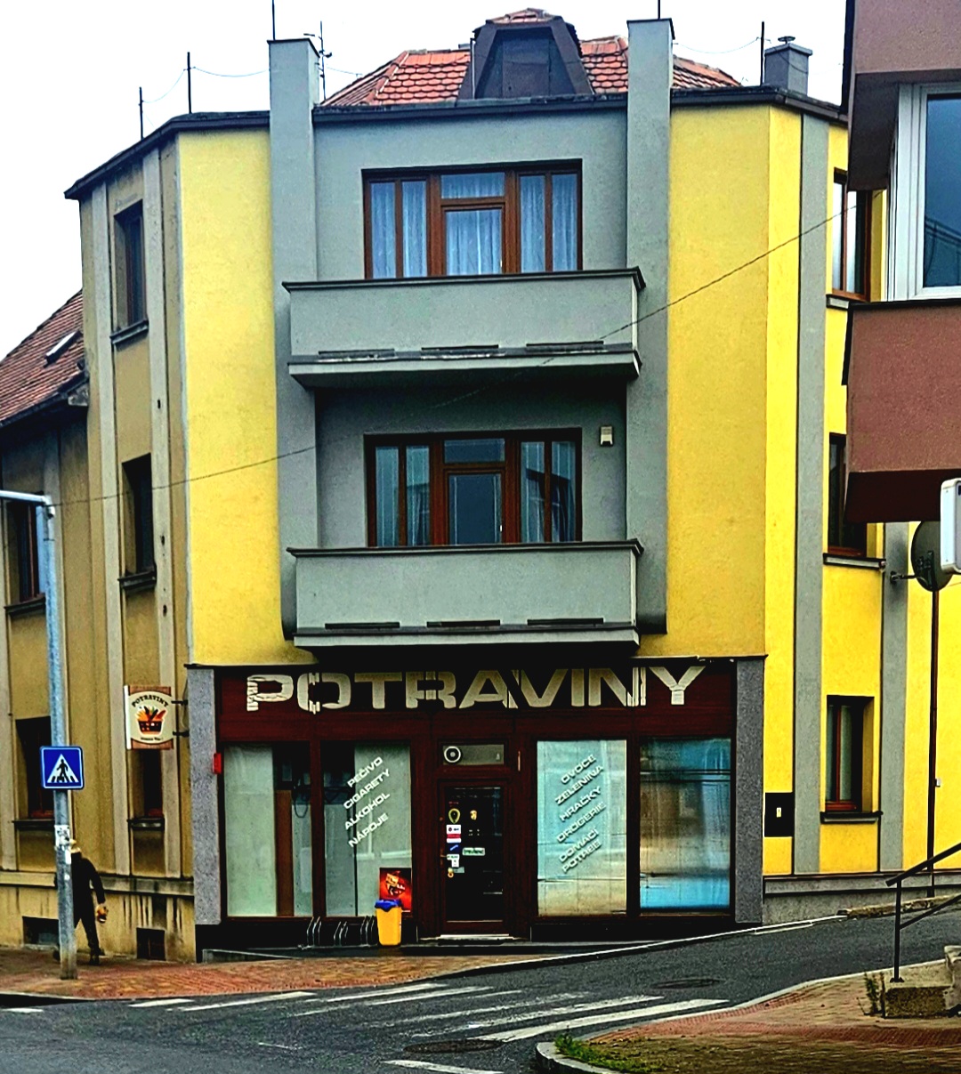 Potraviny u fotbalového stadionu foto 2