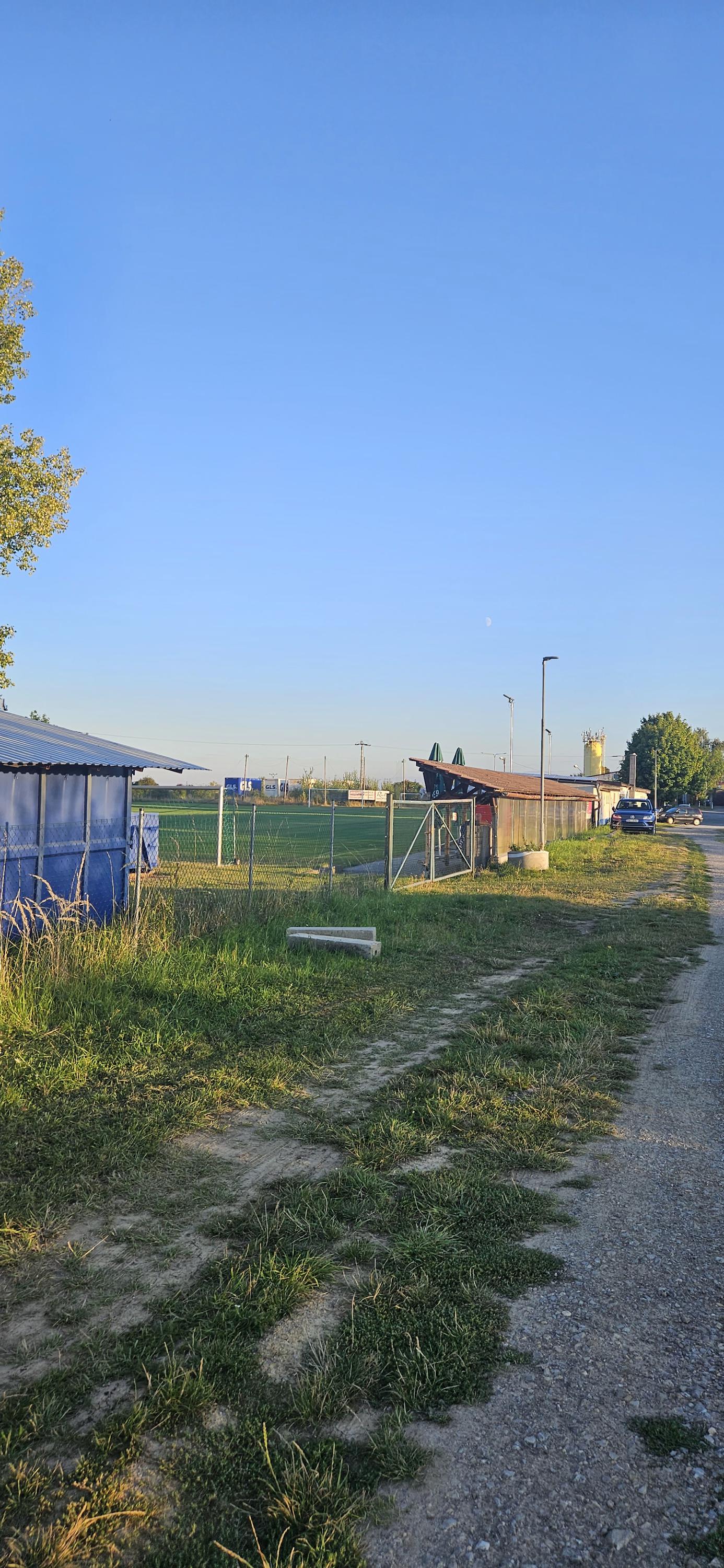 Fotbalové hřiště Dobříč foto 2