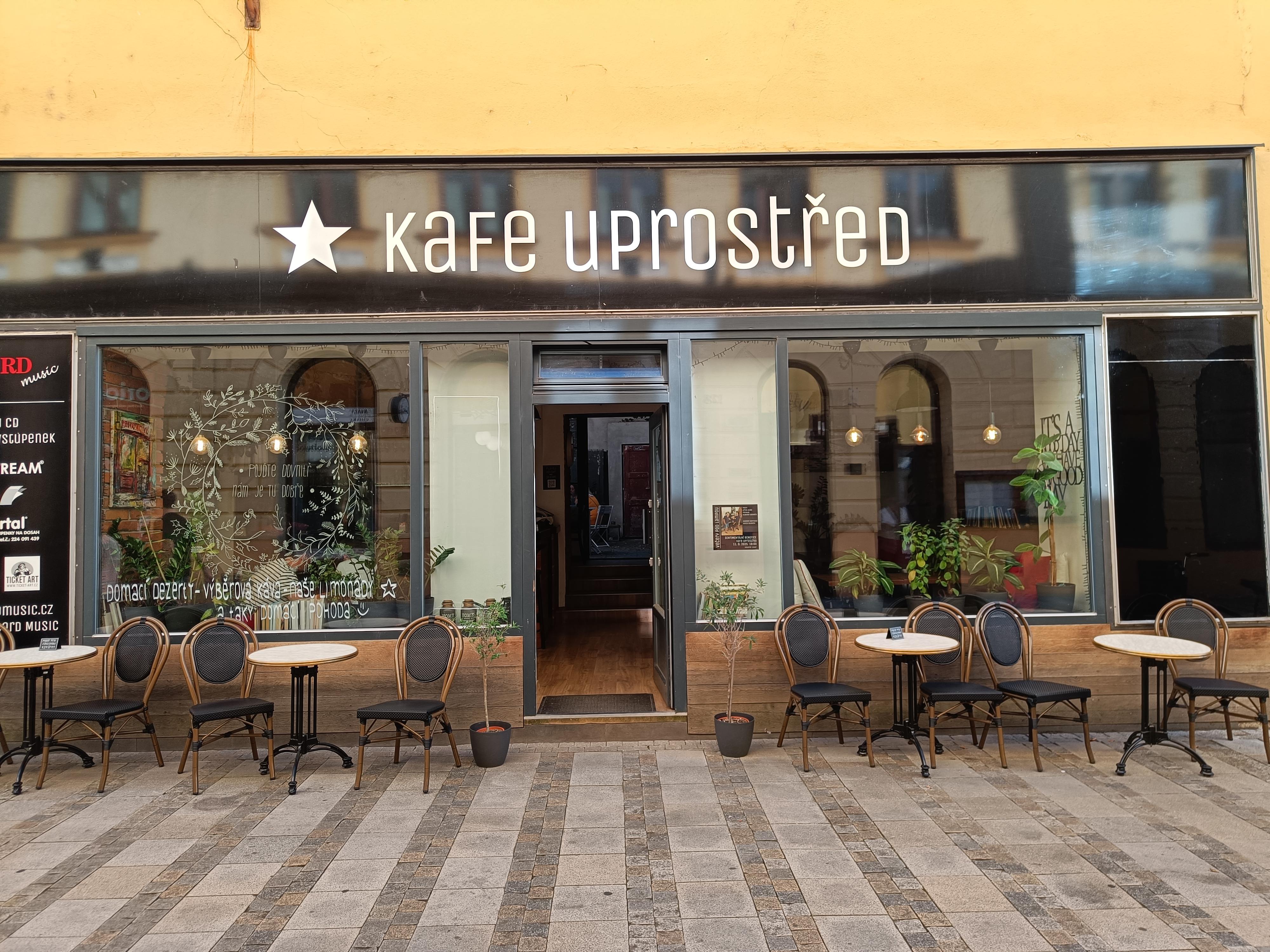 Kafe uprostřed foto 6