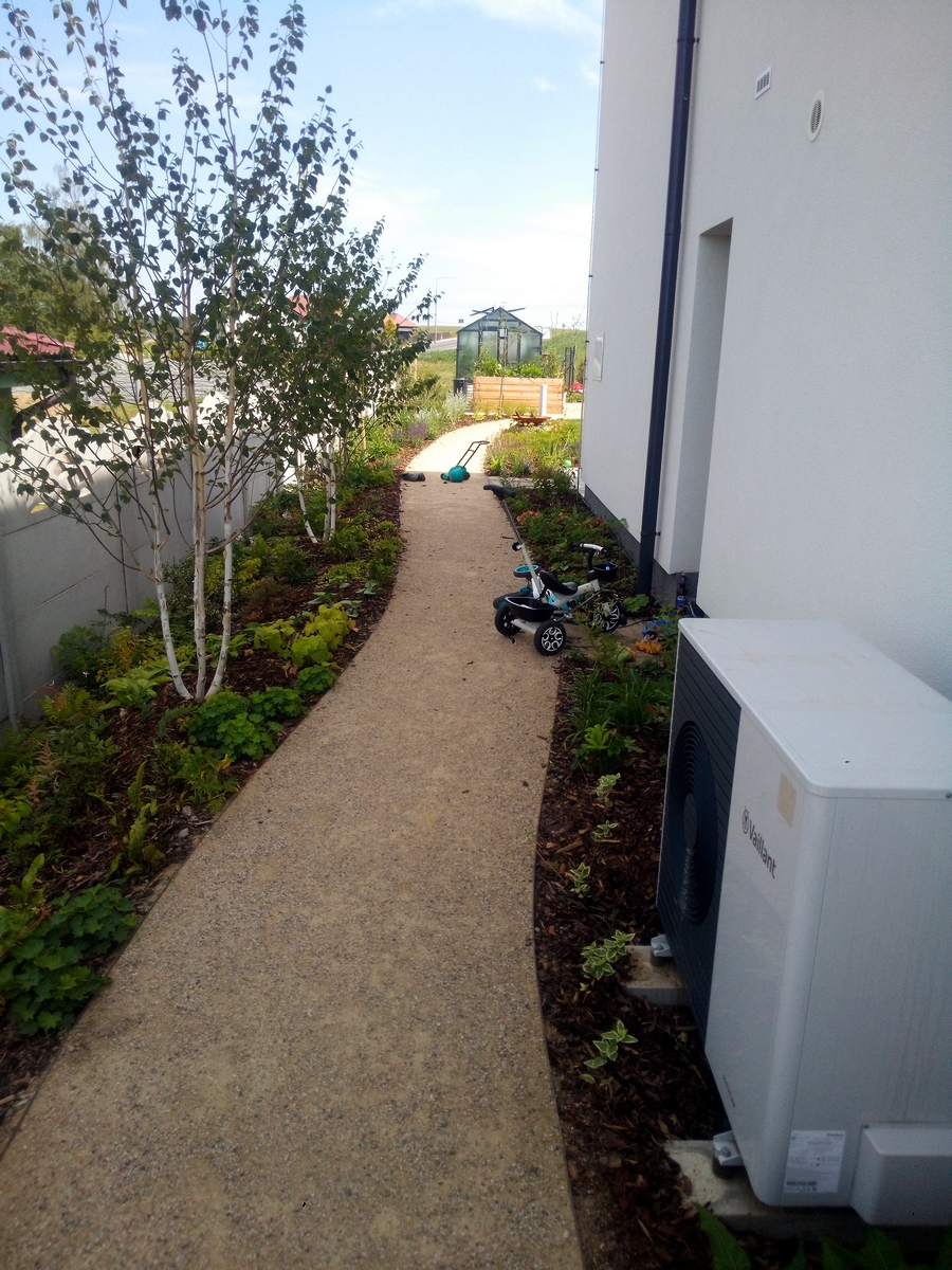 Mlatové povrchy v zahradě - kompletní realizace