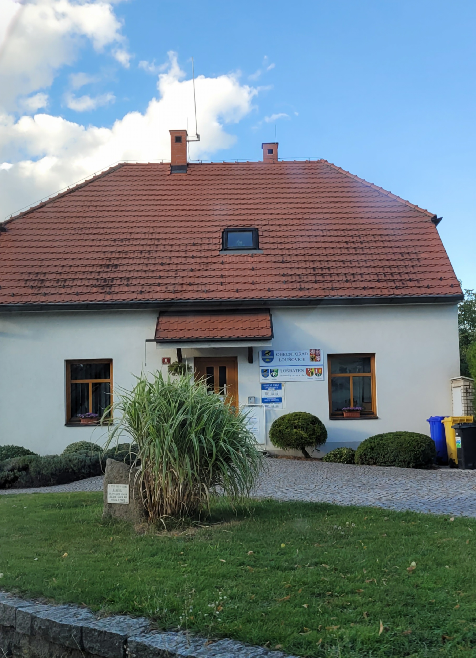 Louňovice - obecní úřad foto 2