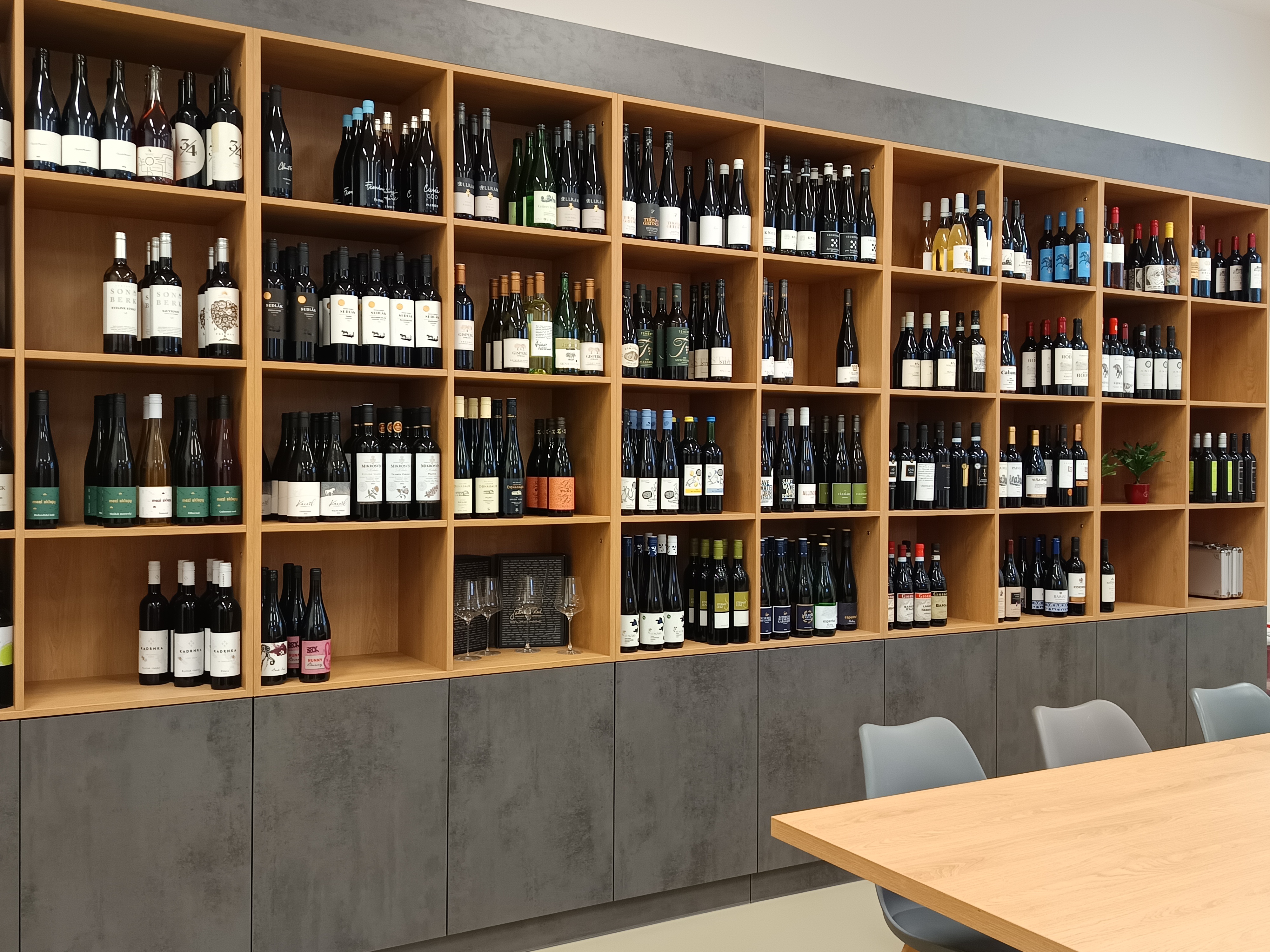 justWINE - centrální sklad & showroom foto 3