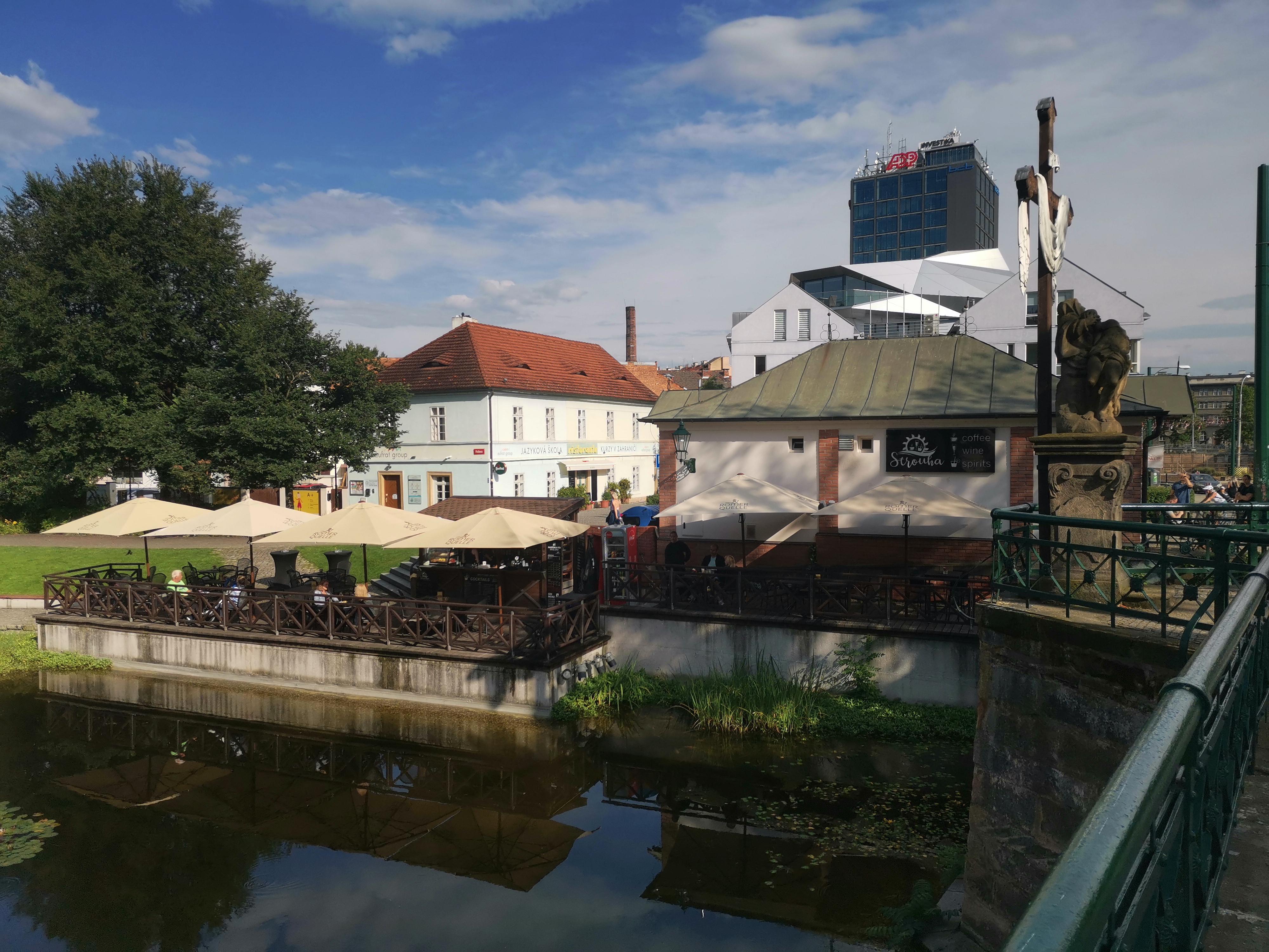 STROUHA coffee & wine & spirits