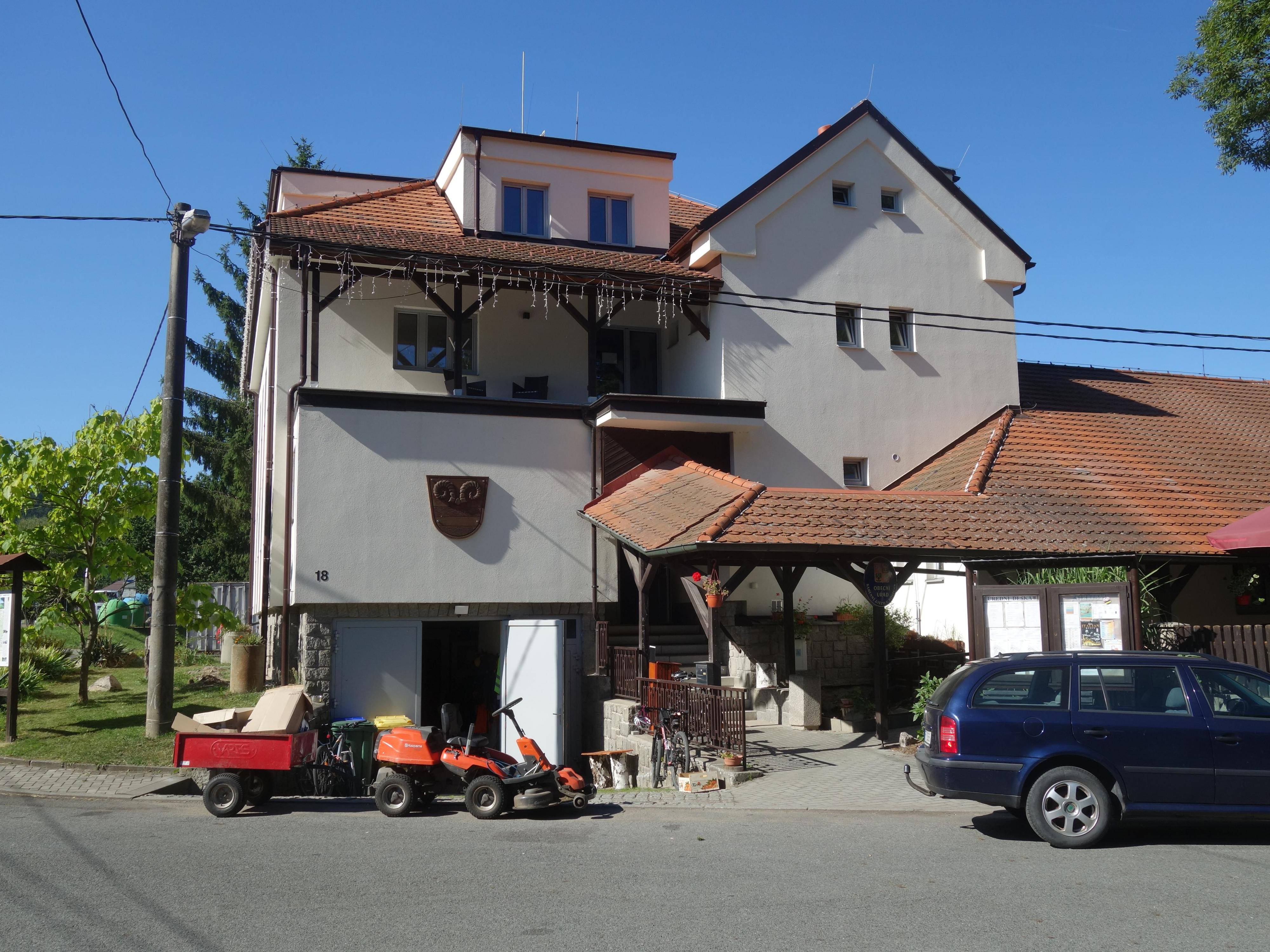 Kamenný Újezd - obecní úřad foto 4