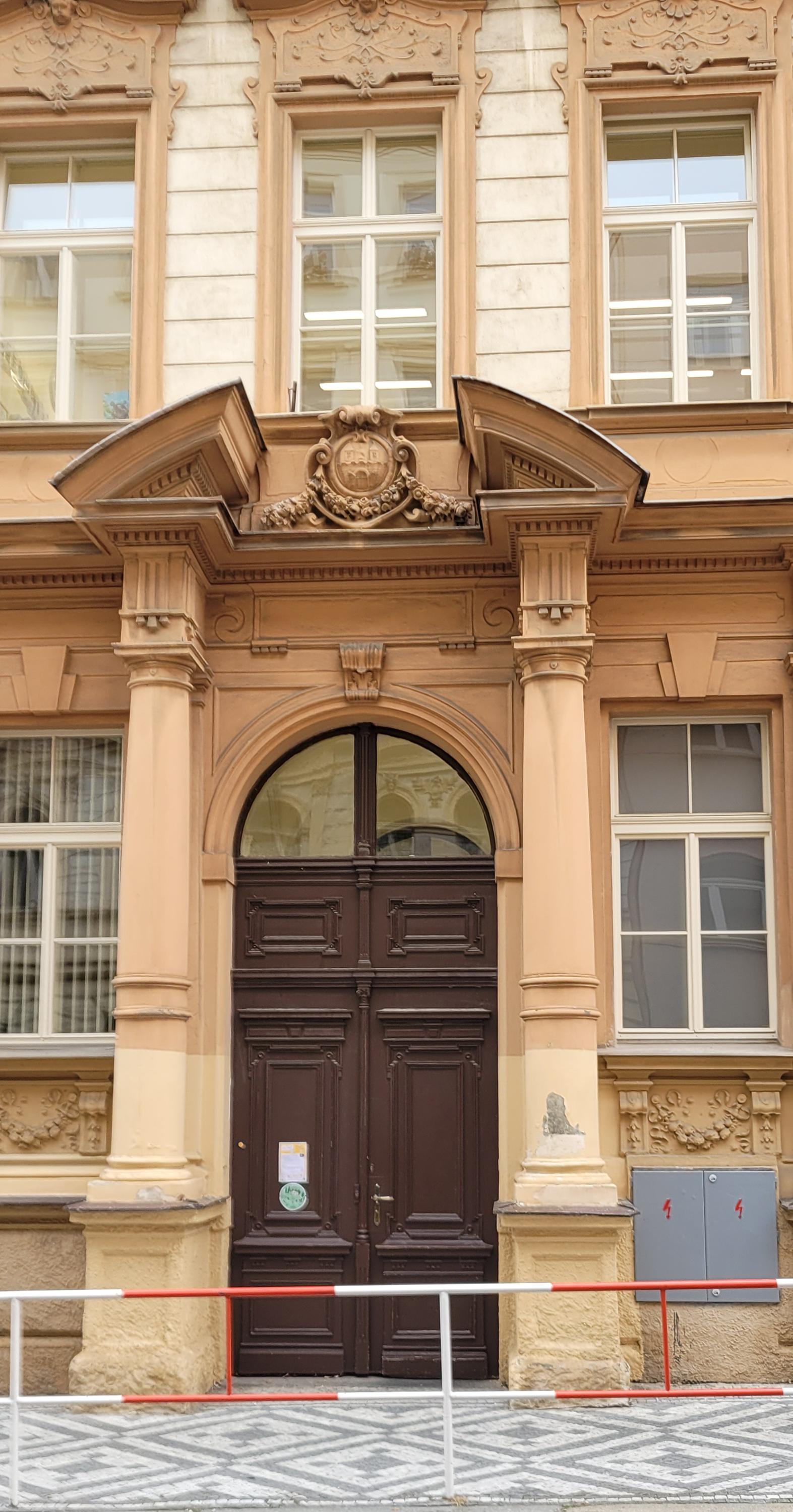 Základní škola, Perunova foto 2