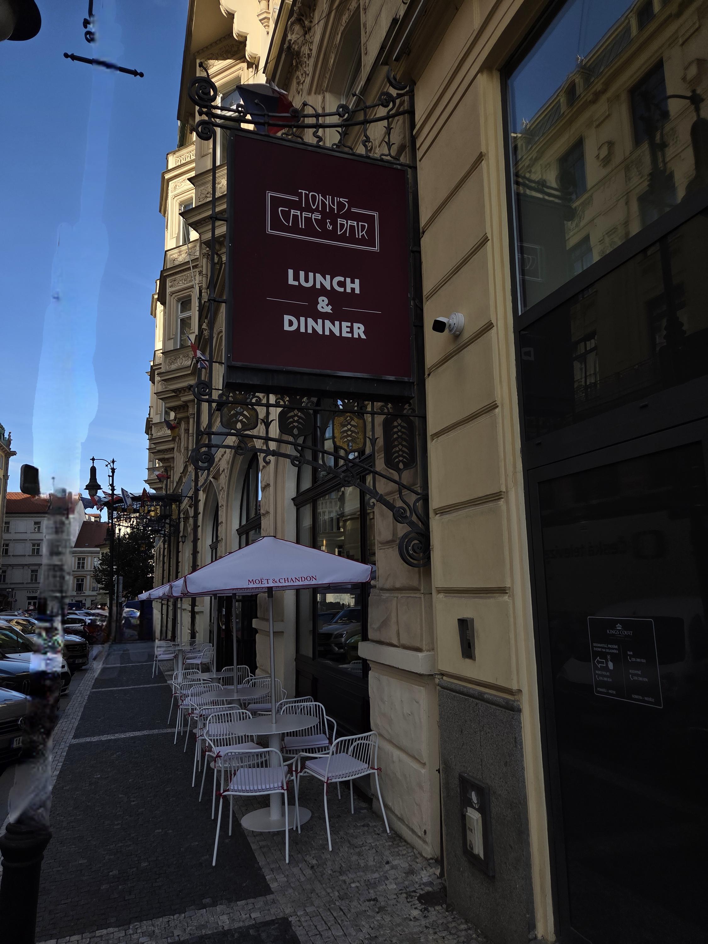 TONY'S CAFE & BAR foto 6