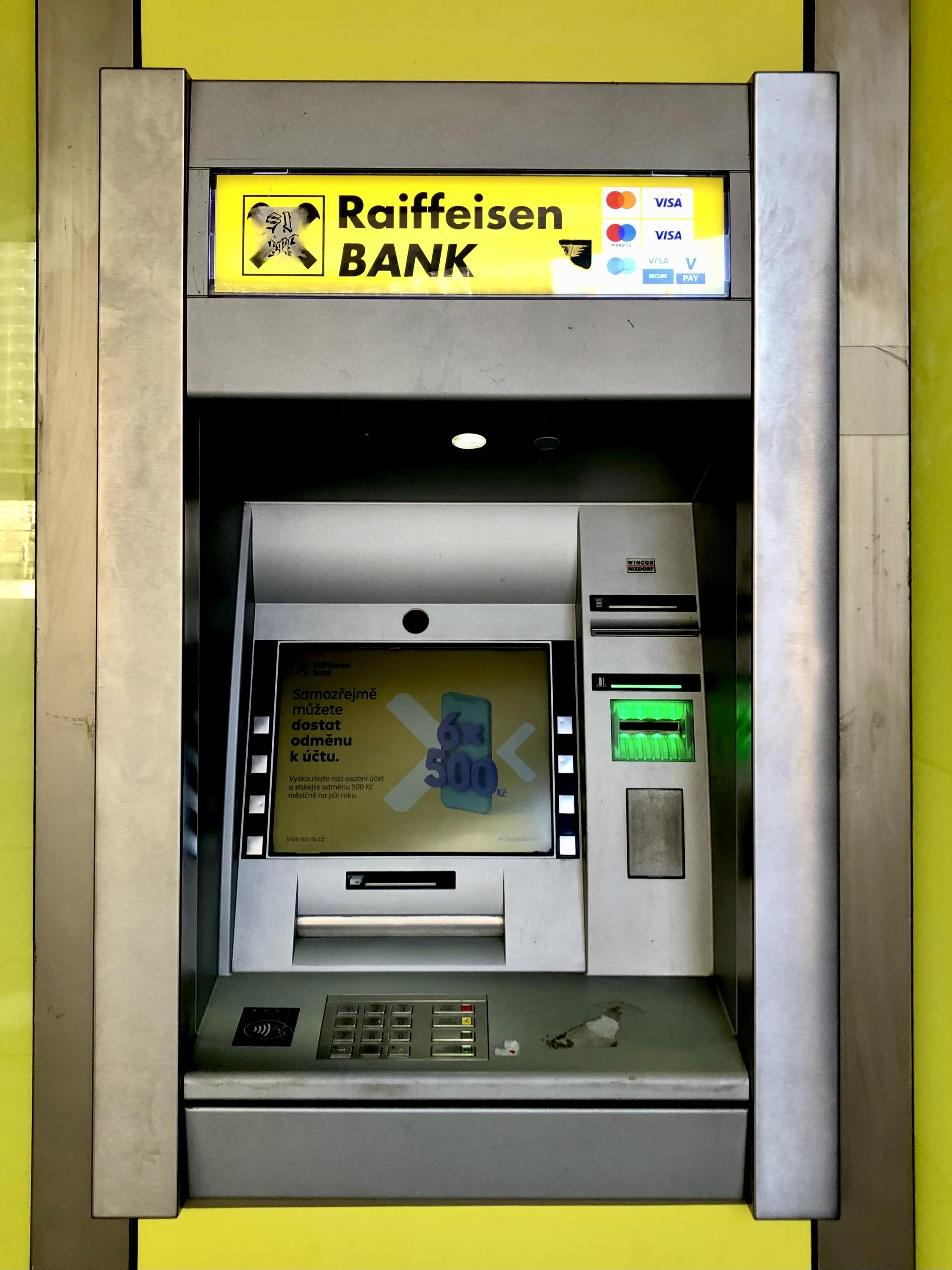 Raiffeisenbank - bankomat foto 3