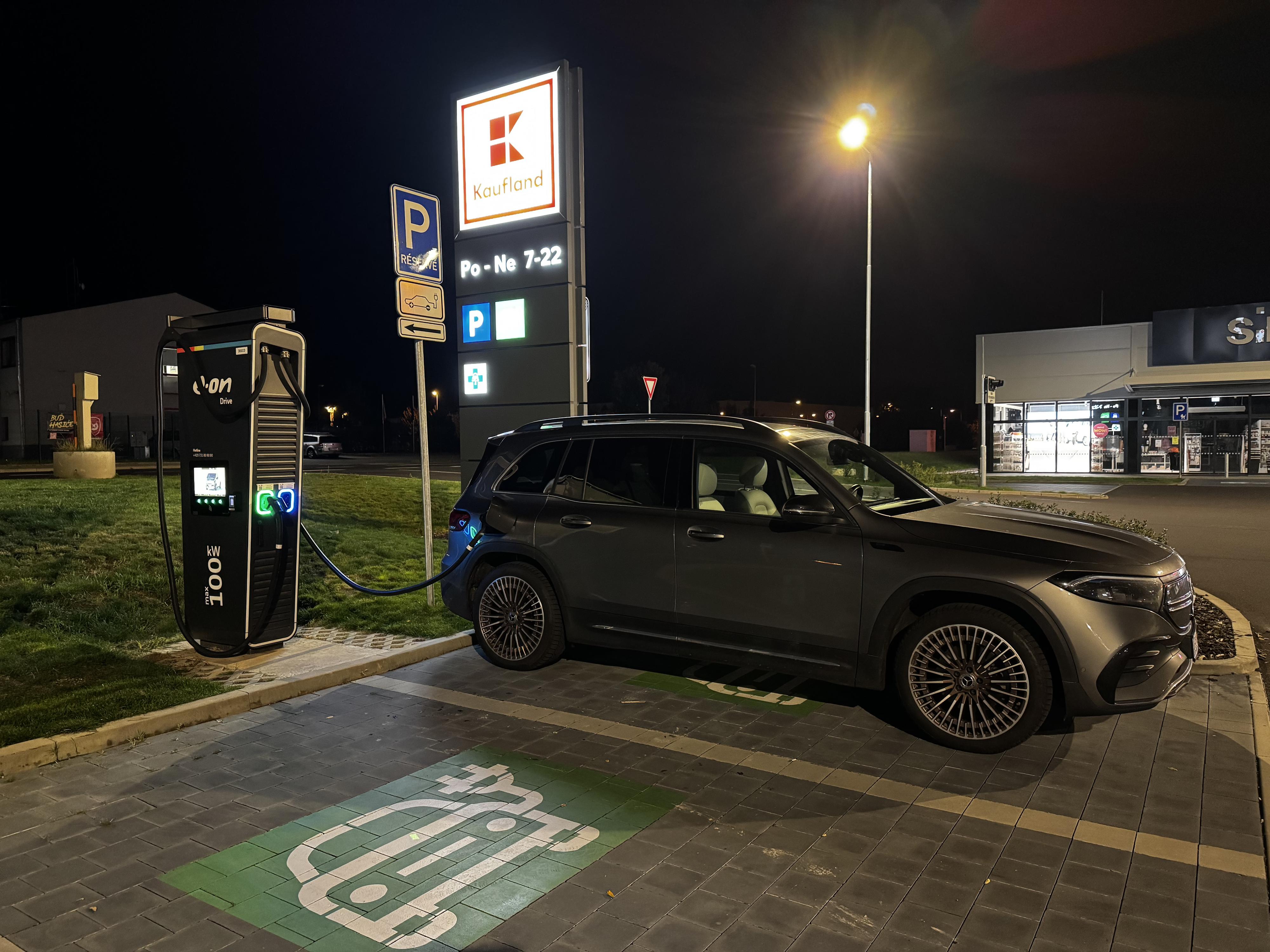 Dobíjecí stanice E.ON Drive