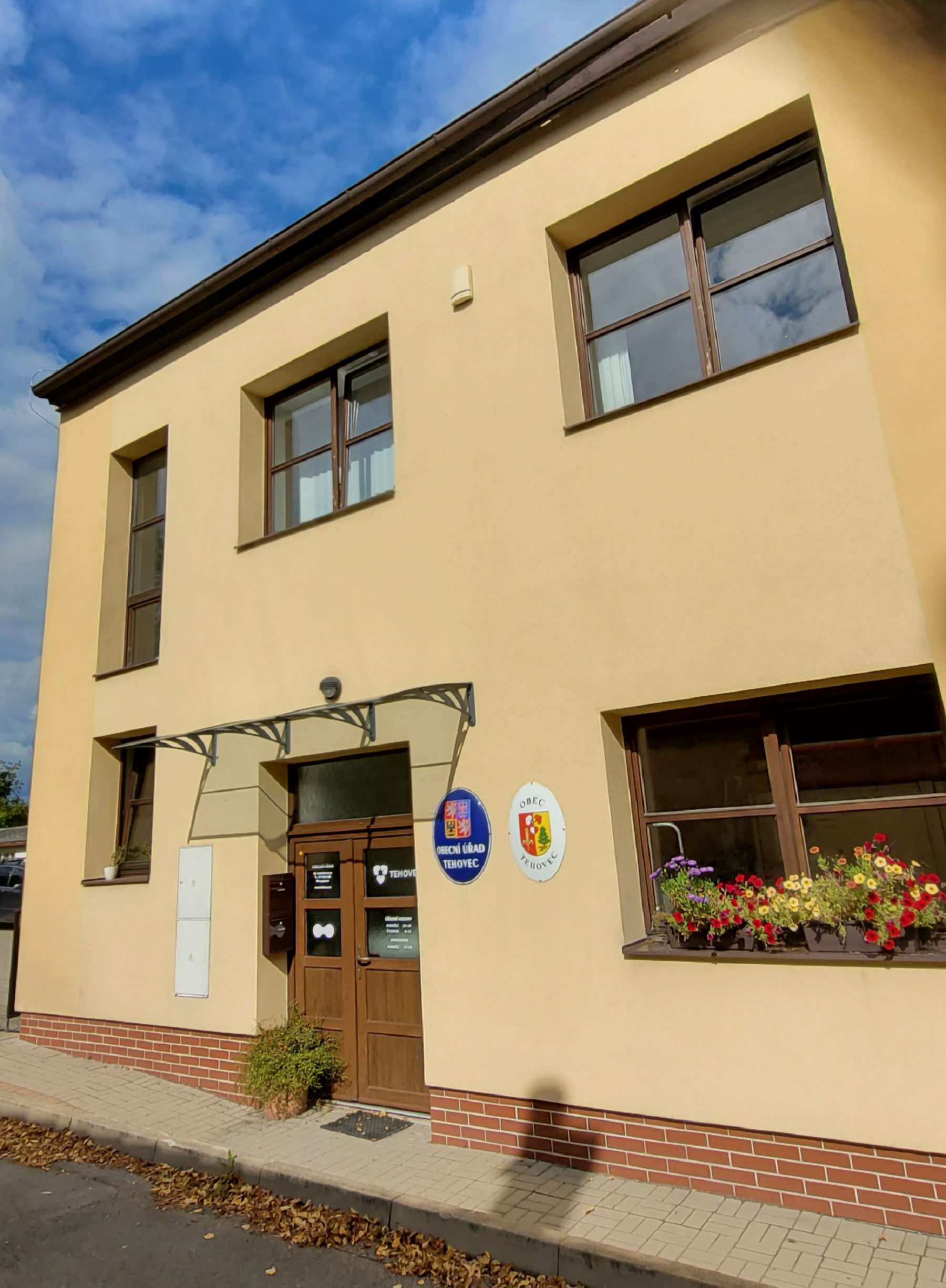Tehovec - obecní úřad foto 3