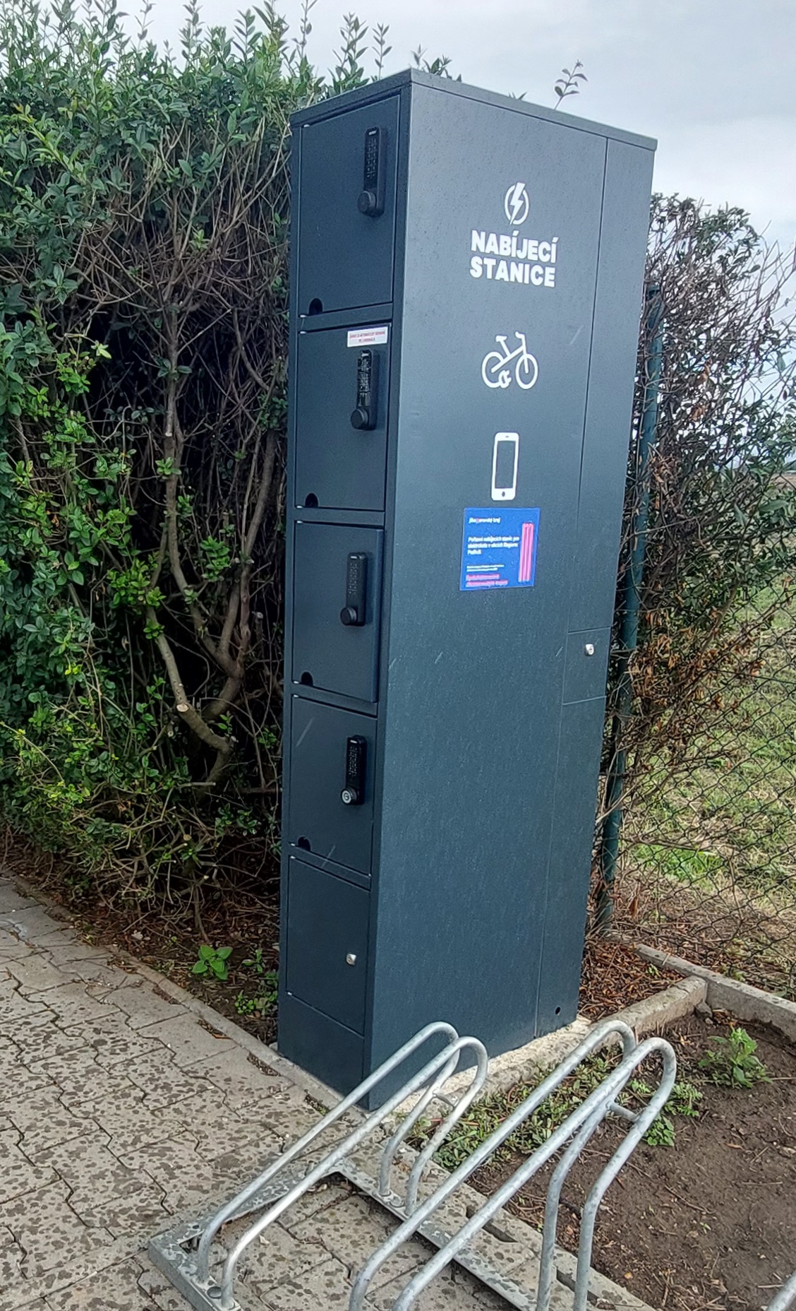 Nabíjecí stanice pro elektrokola a mobilní zařízení foto 2