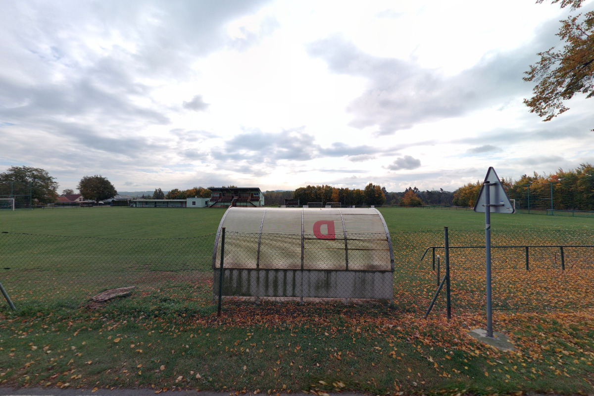 Fotbalové hřiště Ratboř foto 2