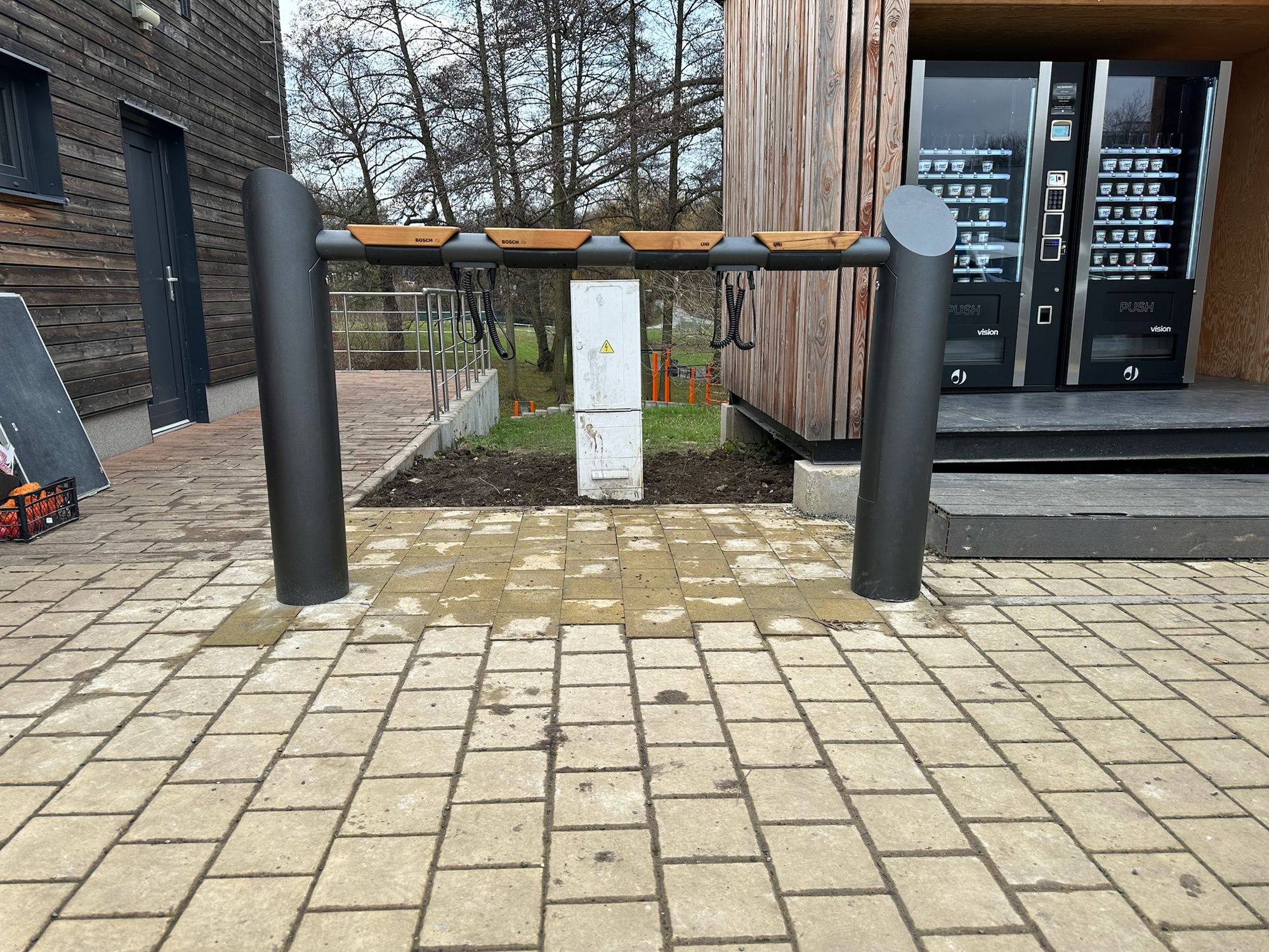 Nabíjecí stanice pro elektrokola Královéhradecká foto 2
