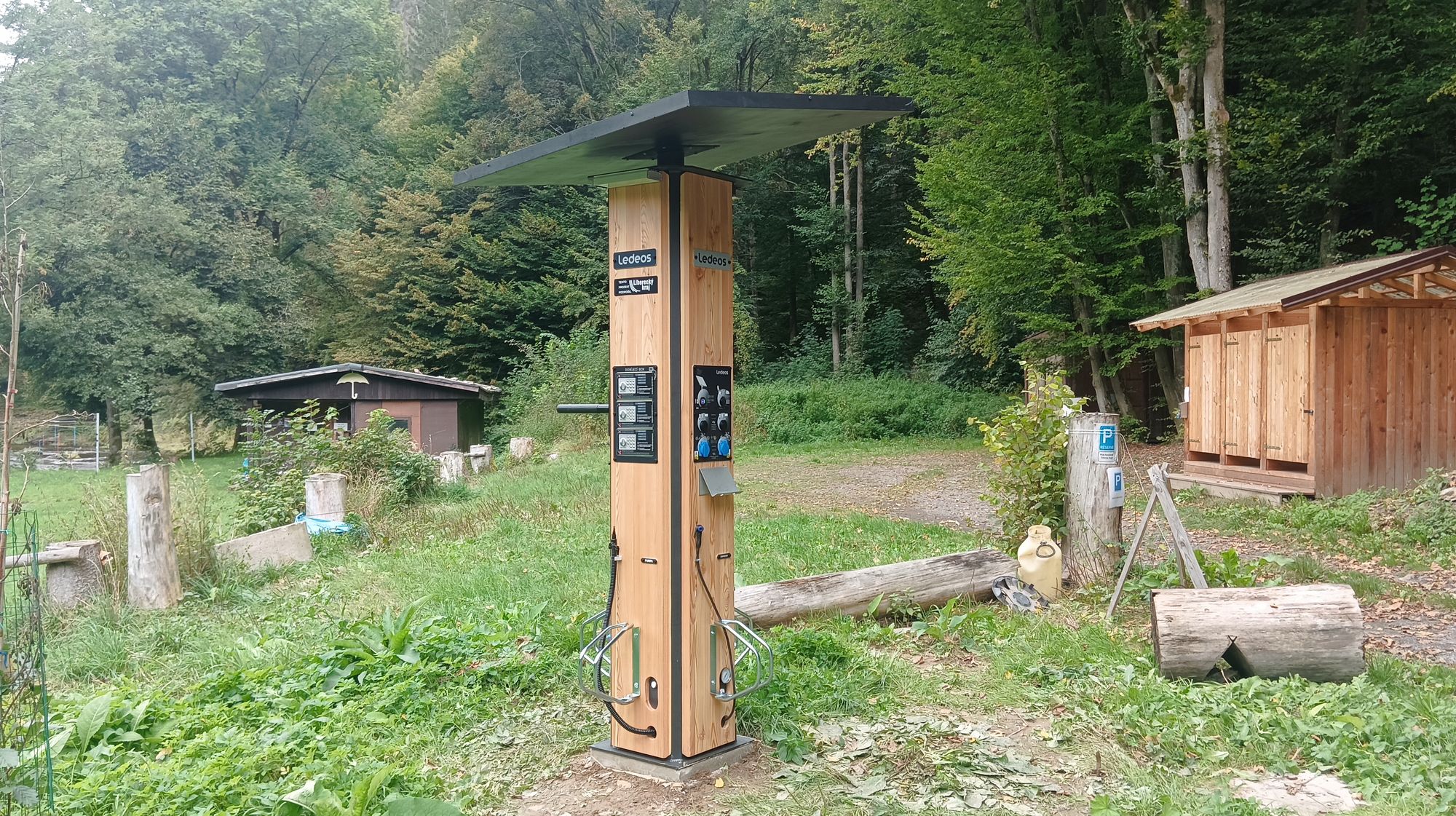 Dobíjecí stanice pro elektrokola Ledos - Paraplíčko