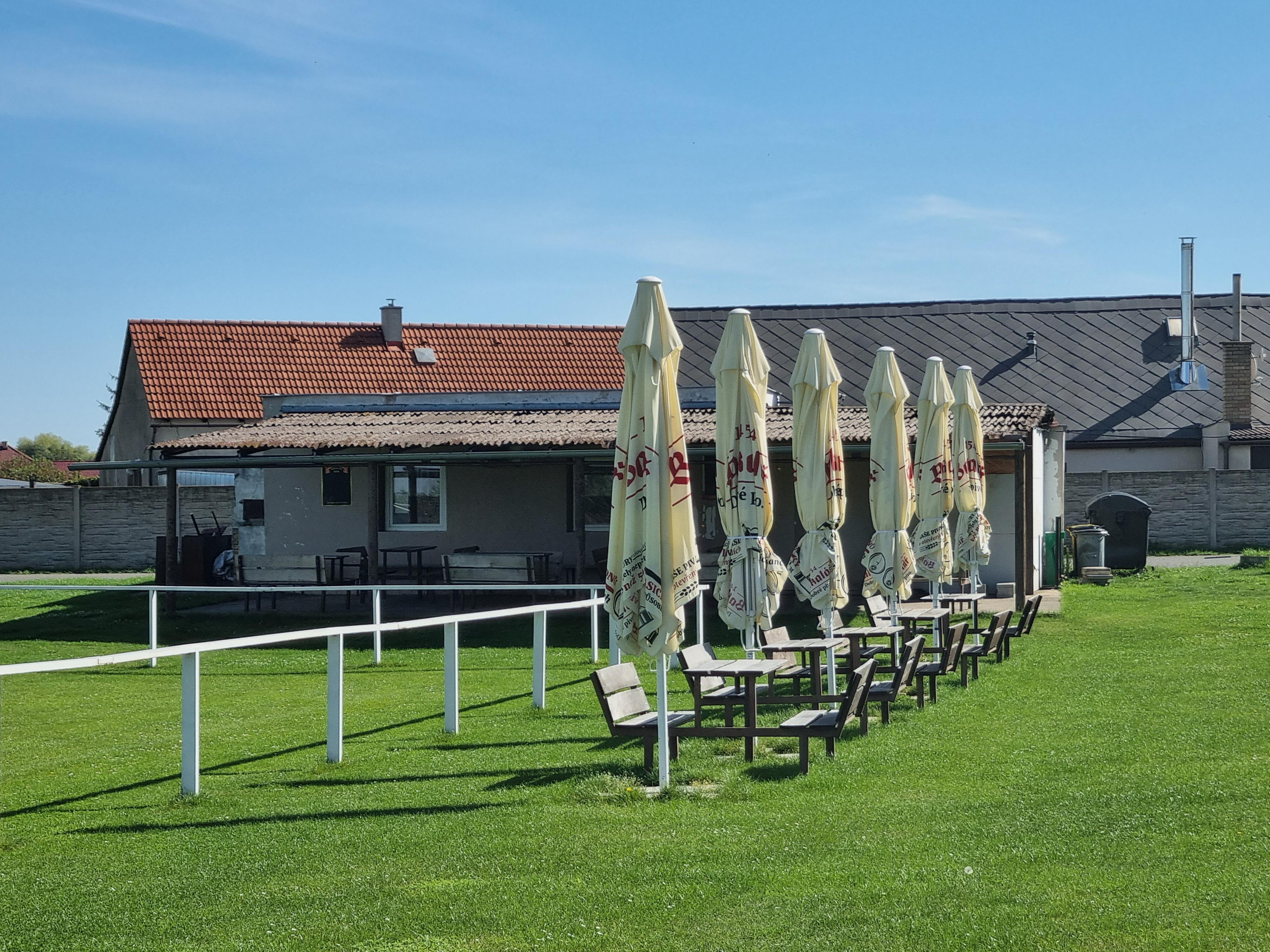 Hospoda na fotbalovém hřišti foto 6