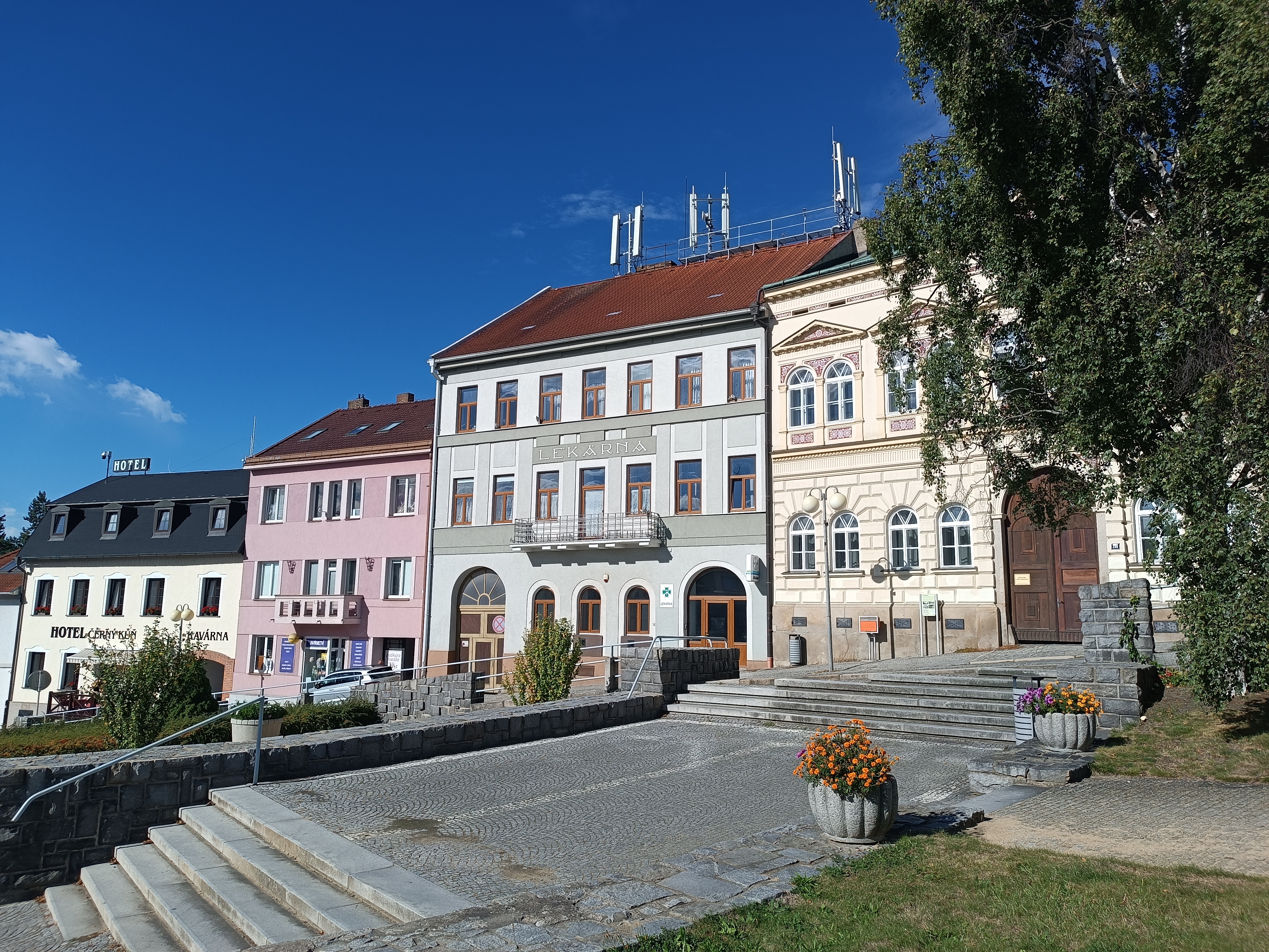 Lékárna U dvou hrdliček foto 2