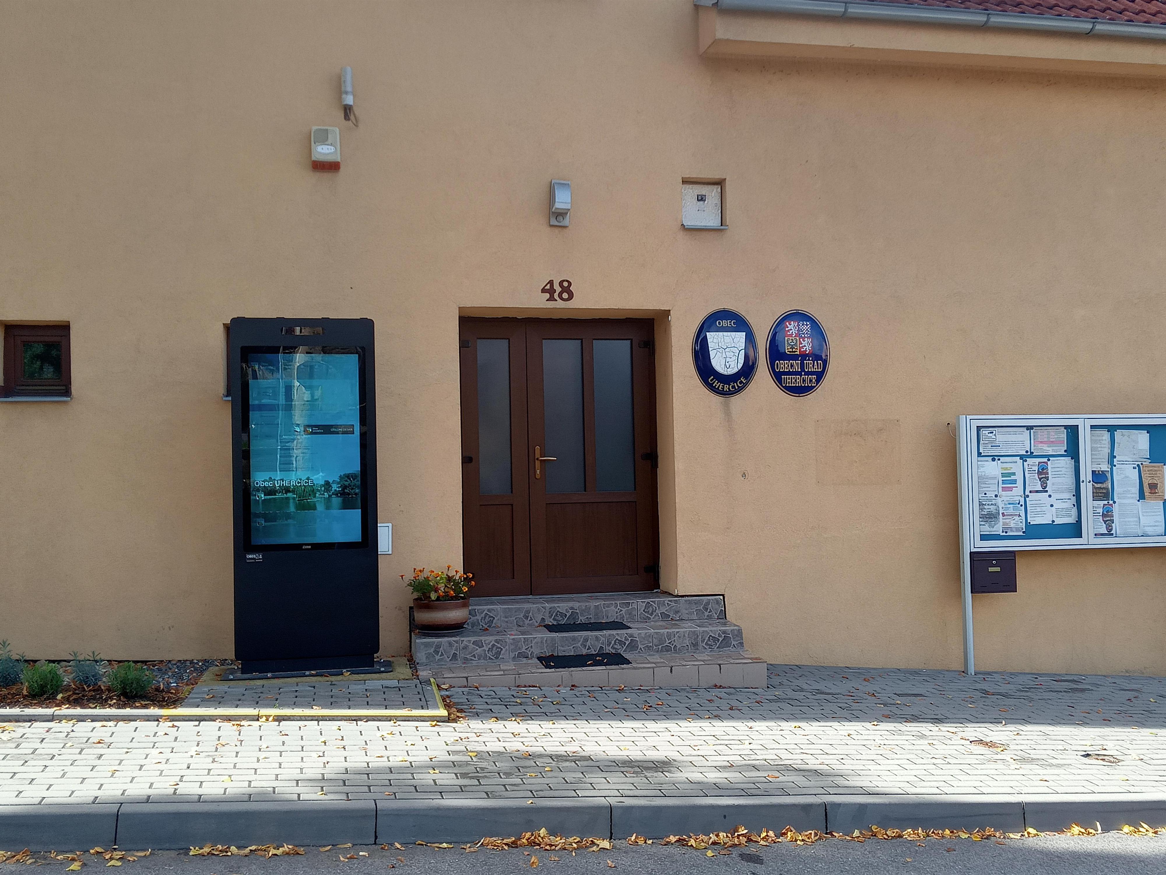 Uherčice - obecní úřad foto 3