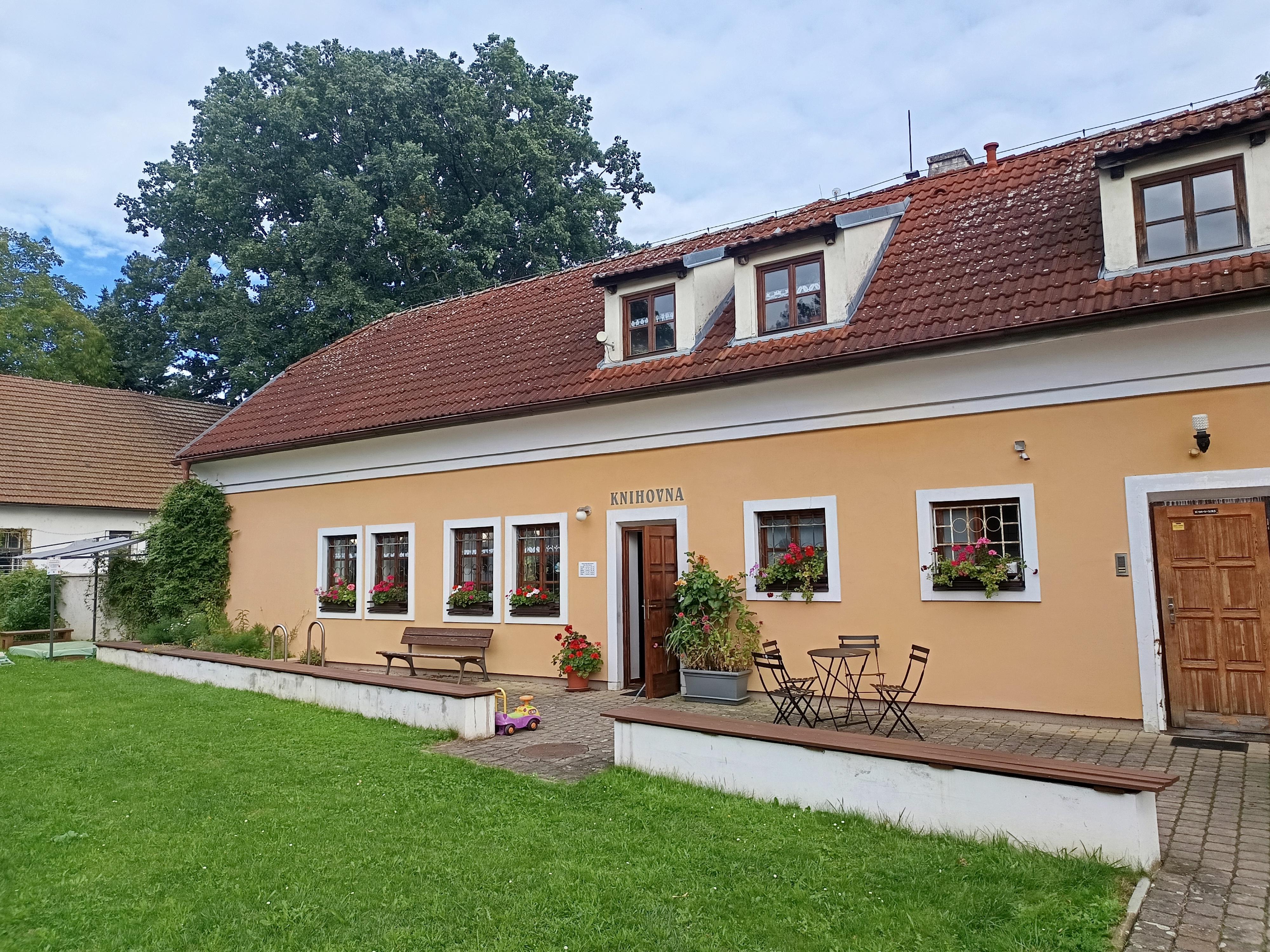 Místní knihovna Praha - Dolní Počernice foto 5