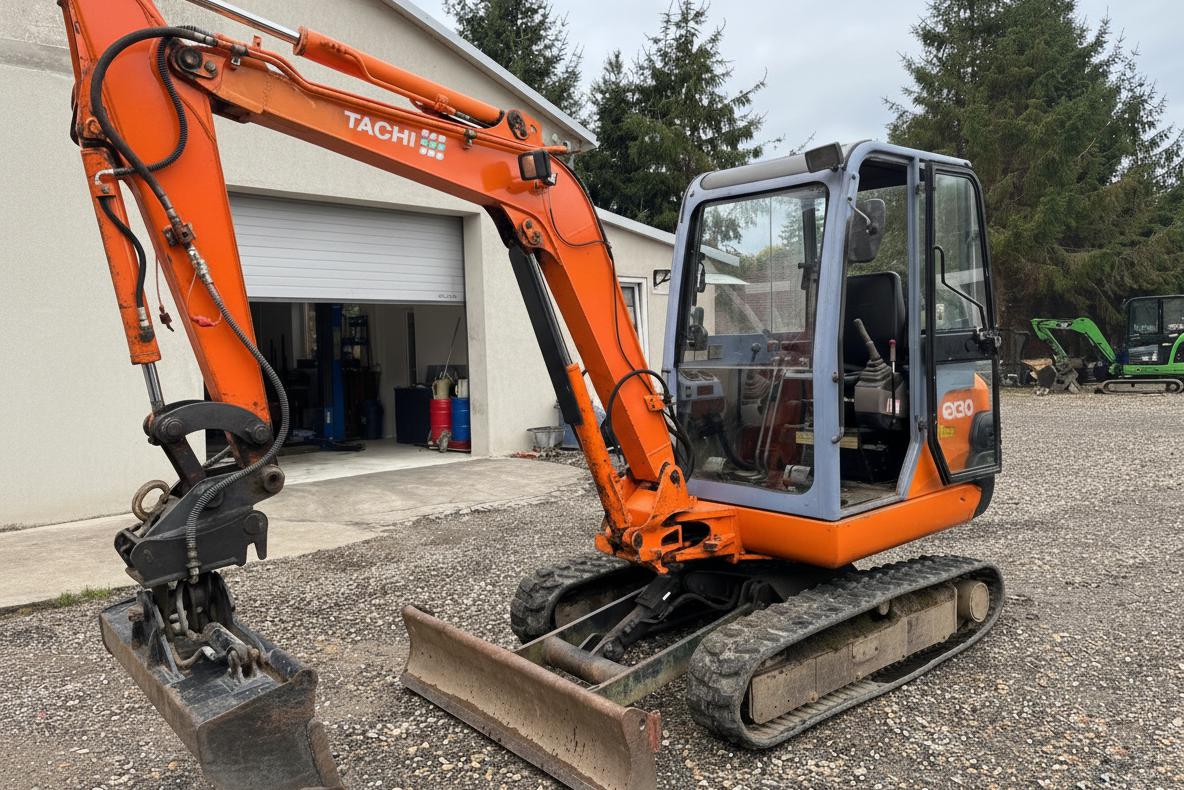 Pronájem minibagru 3t Hitachi EX30 – půjčovna