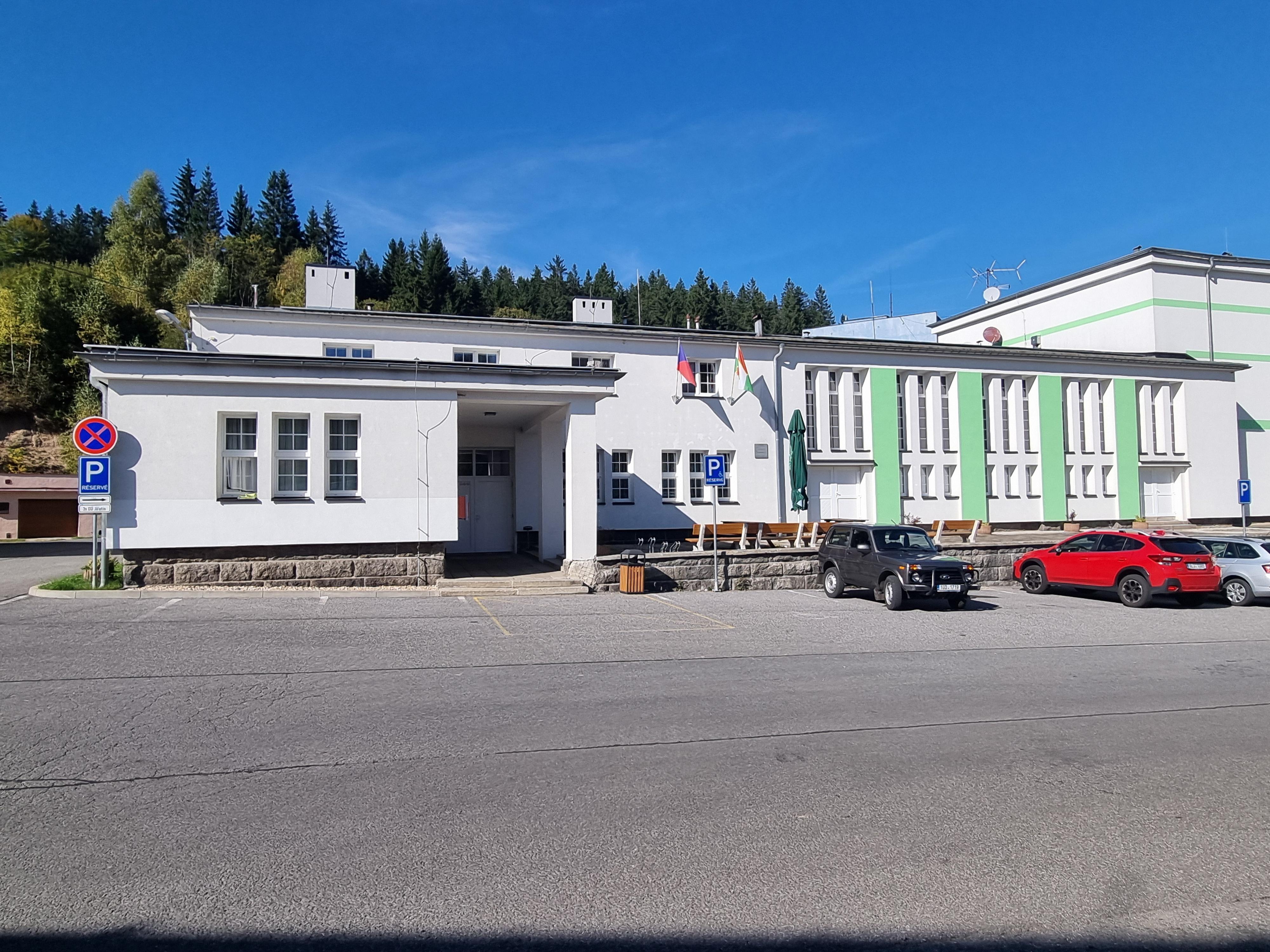 Jiřetín pod Bukovou - obecní úřad foto 2