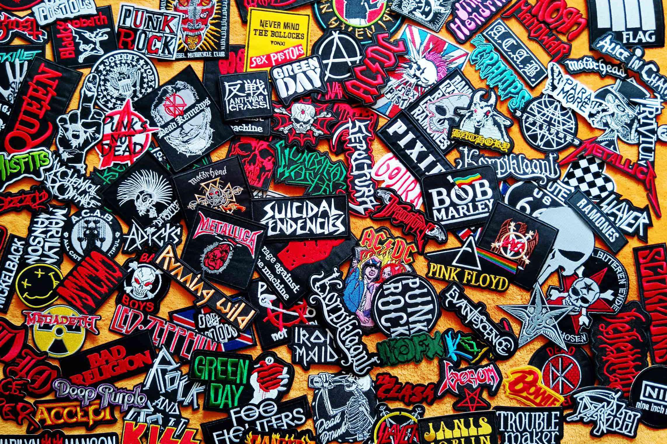 Rockové nažehlovací výšivky