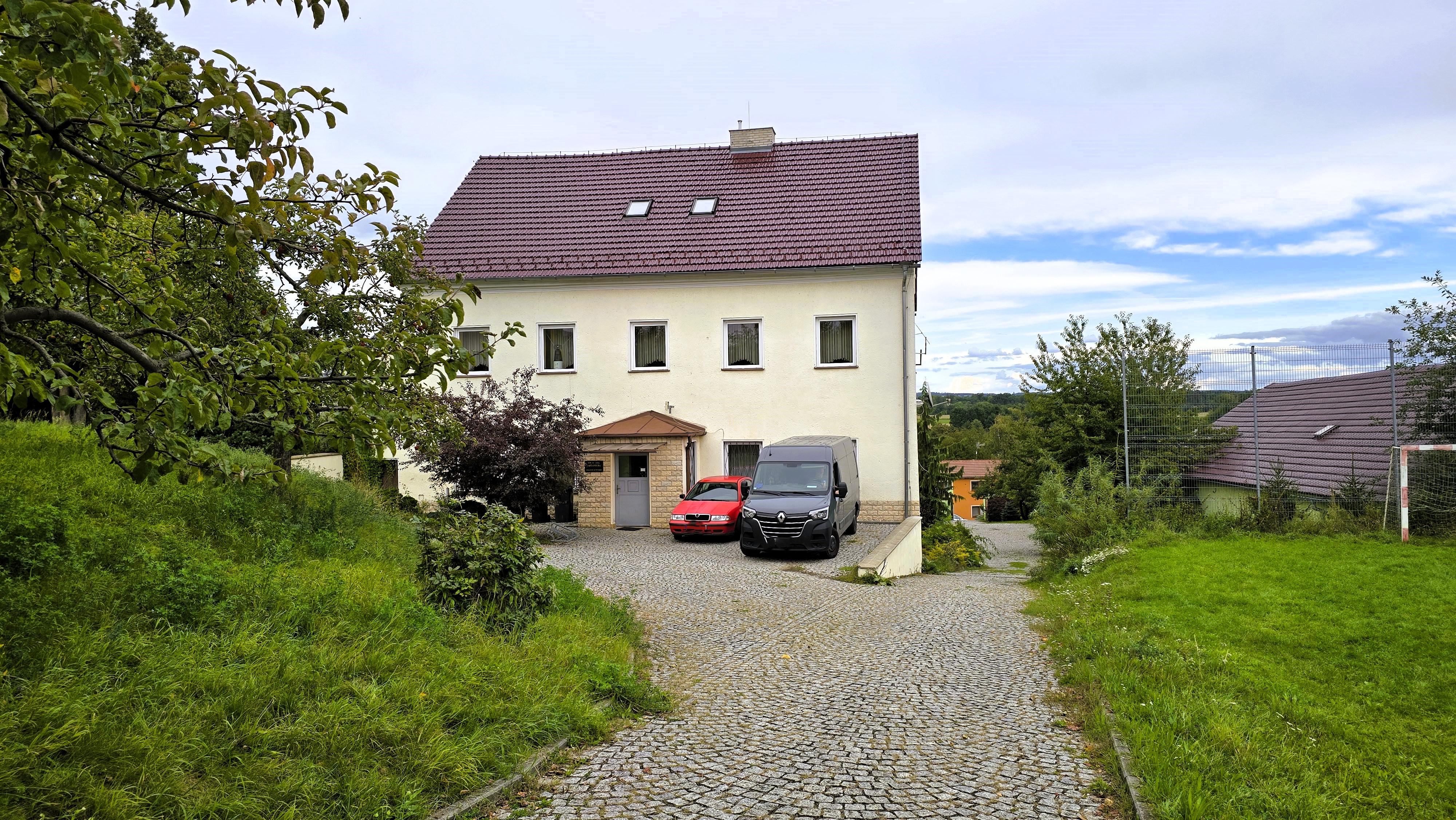 Římskokatolická farnost Charváty