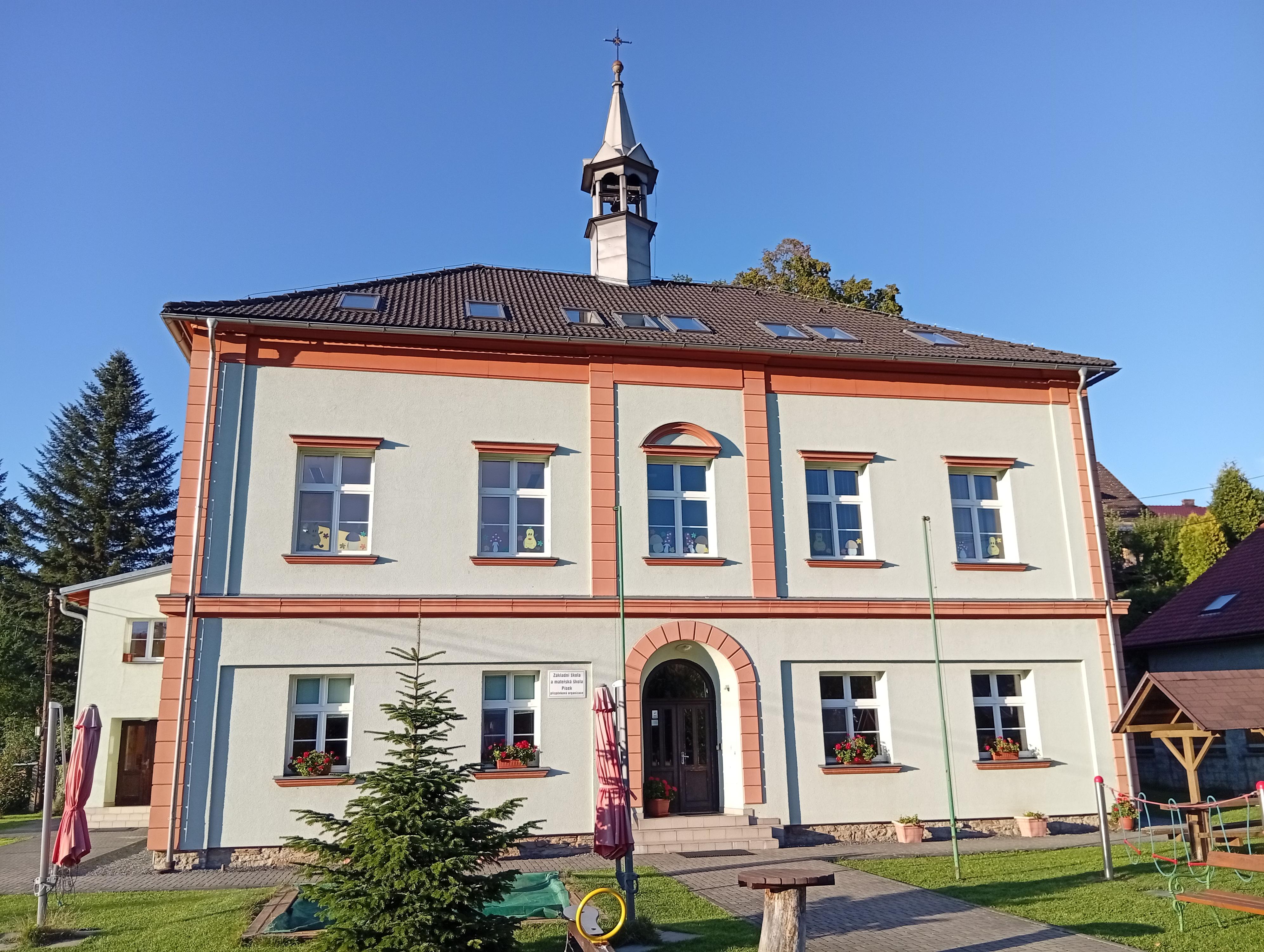 Základní škola a mateřská škola Písek foto 2